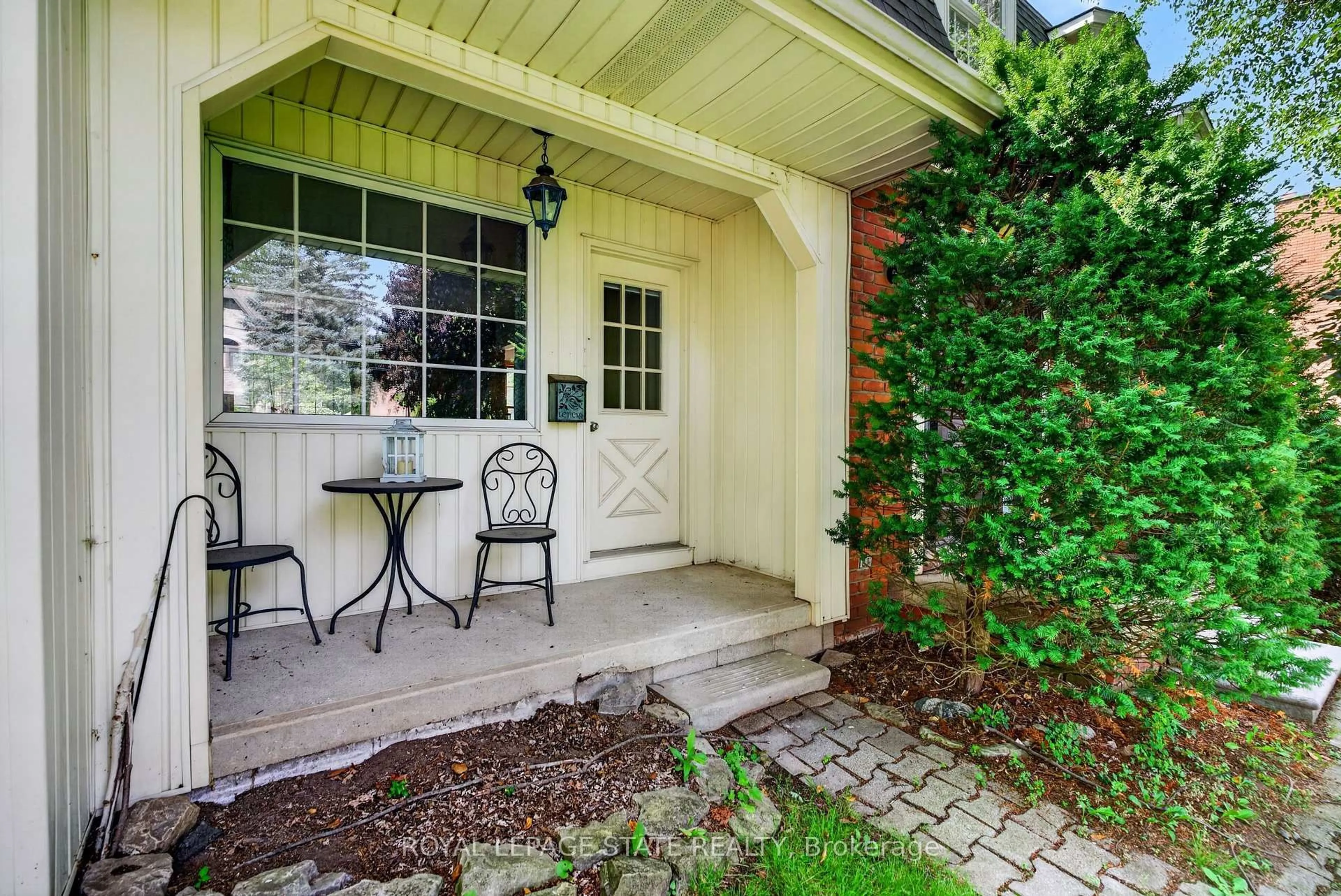 Patio, street for 166 Orchard Dr, Hamilton Ontario L9G 1Z9