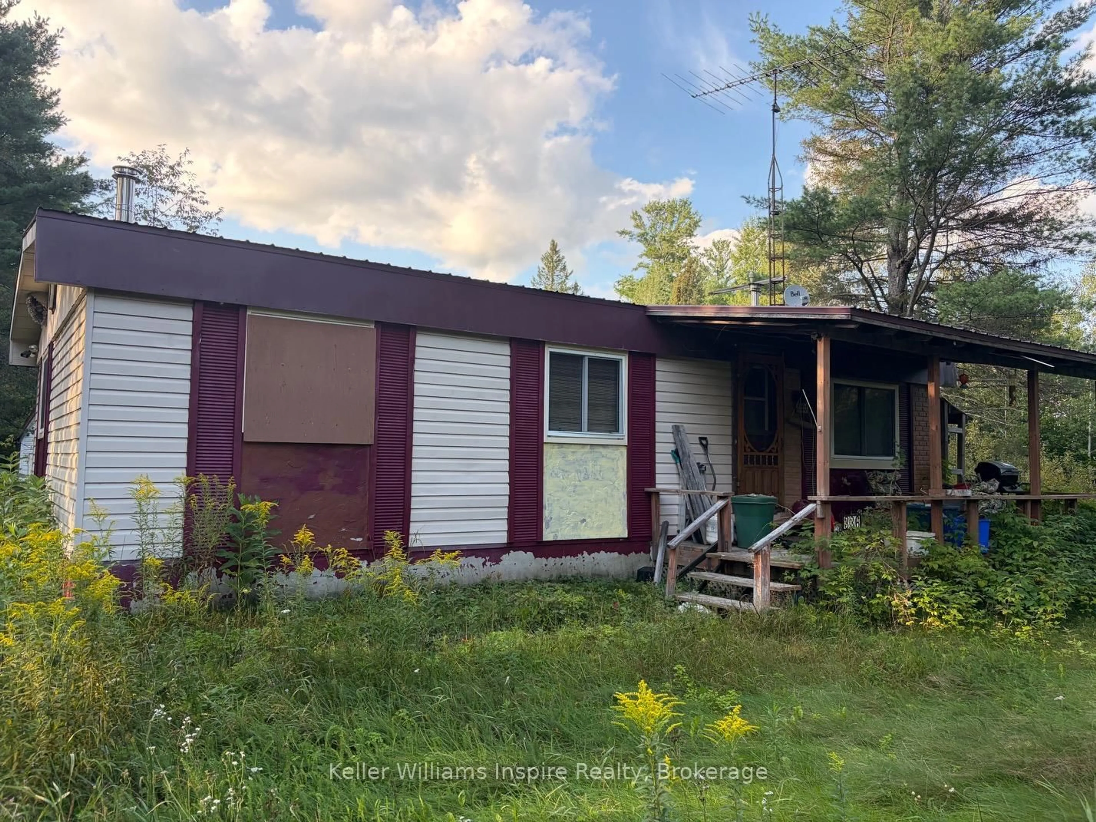 Home with vinyl exterior material, unknown for 336 CHURCH Rd, Maynooth Ontario K0L 2S0