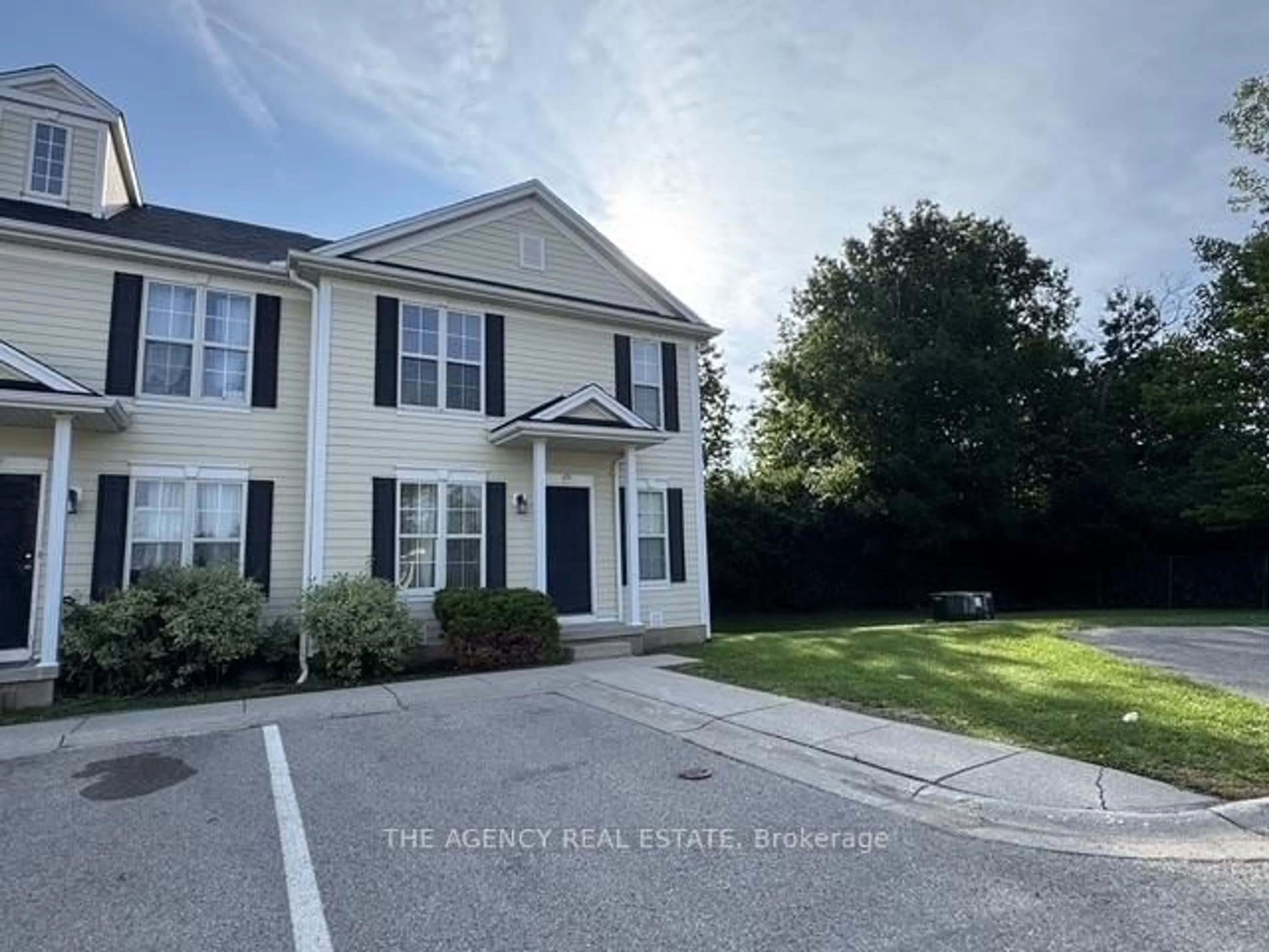 A pic from outside/outdoor area/front of a property/back of a property/a pic from drone, unknown for 600 Sarnia Rd #29, London North Ontario N6G 5M5