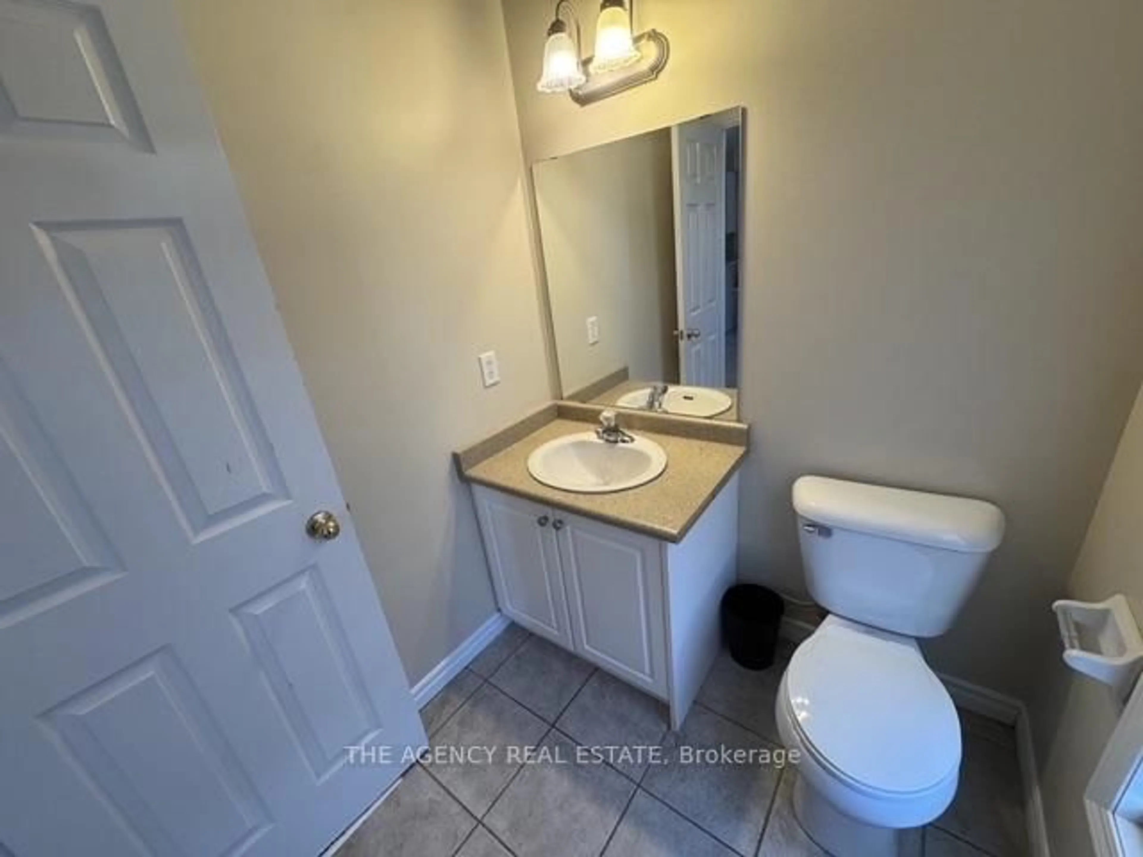 Standard bathroom, ceramic/tile floor for 600 Sarnia Rd #29, London North Ontario N6G 5M5