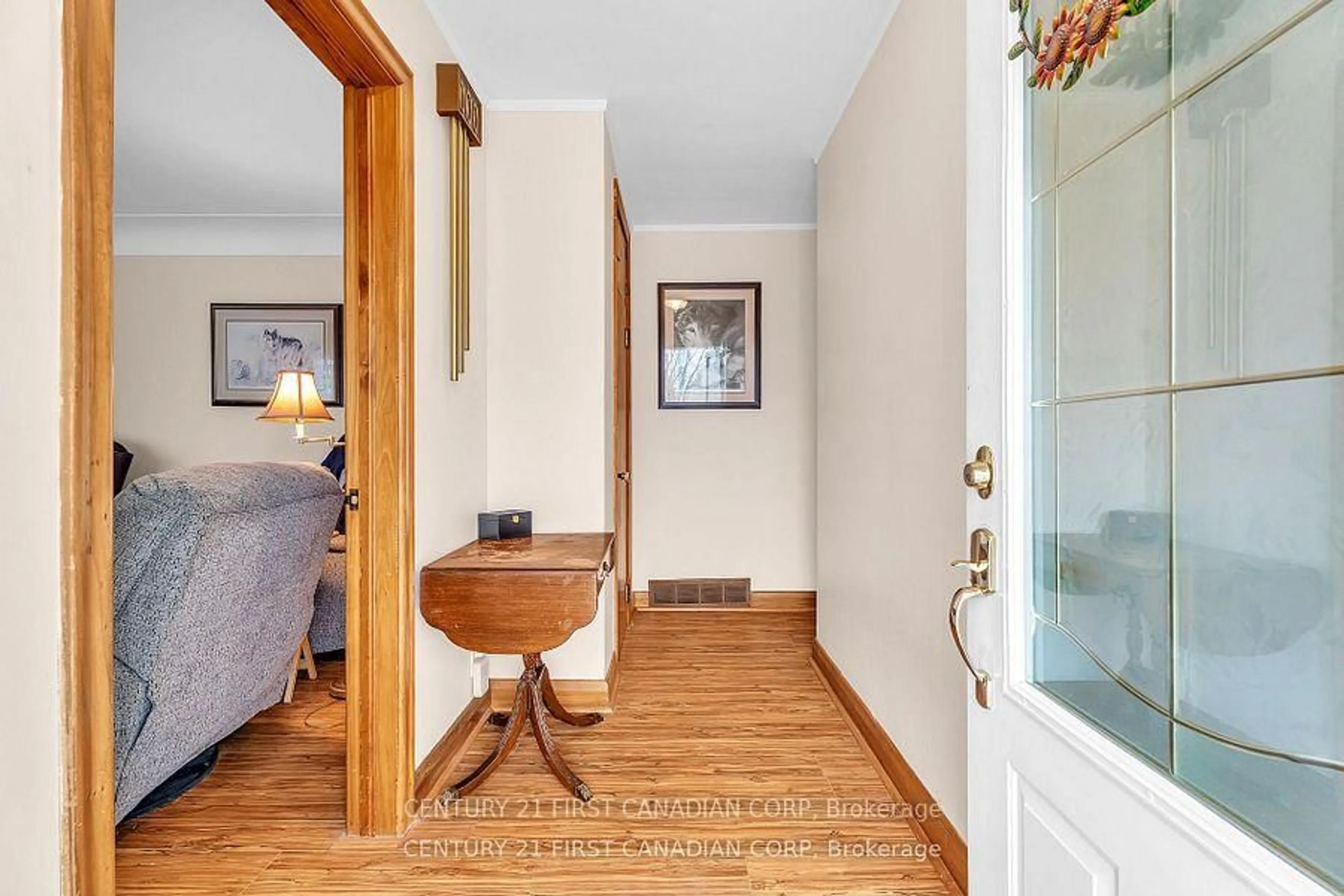 Indoor entryway for 648 Westwood Dr, London South Ontario N6K 1A7