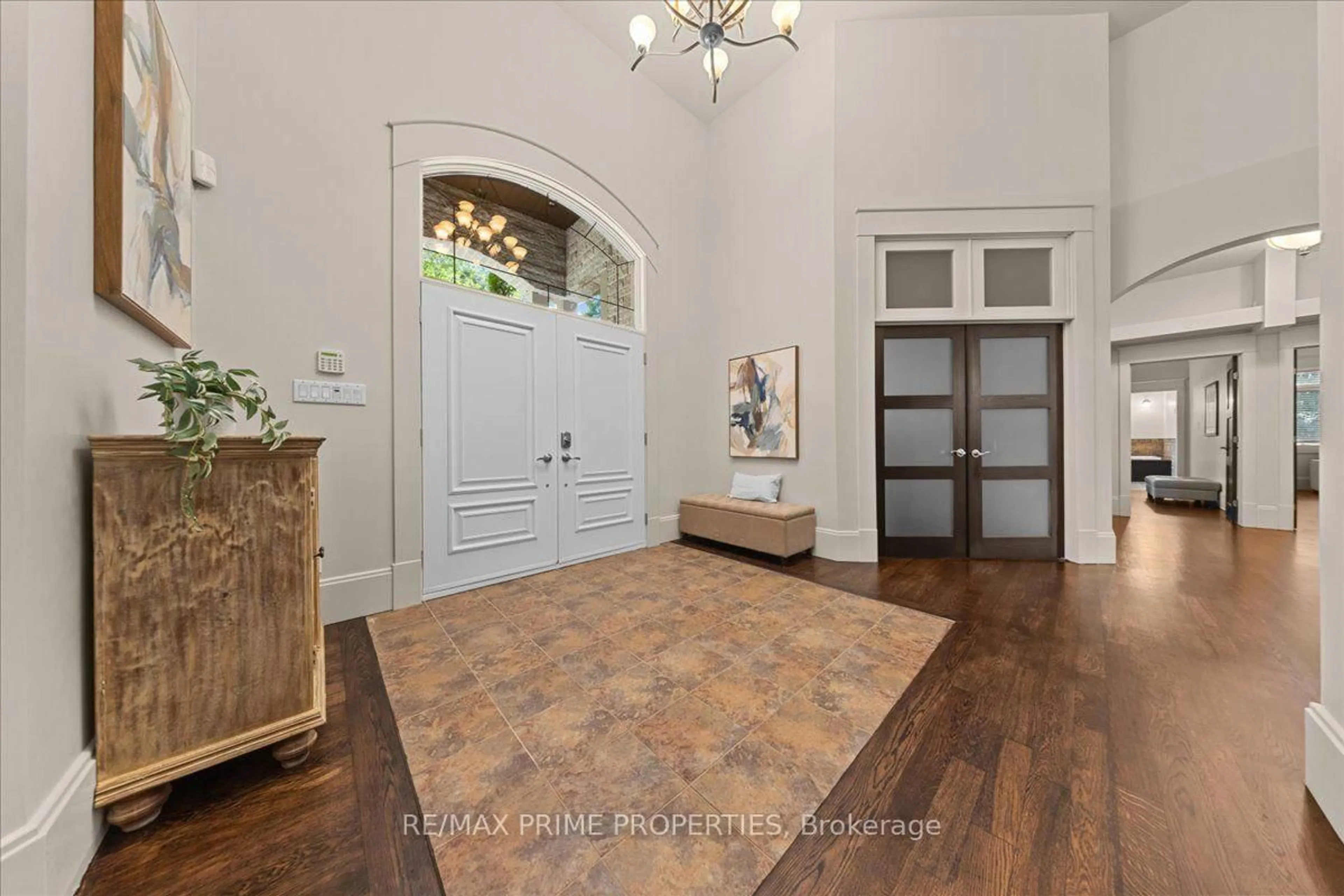 Indoor entryway for 1161 Du Gouverneur Dr, Ottawa Ontario K4C 1E2