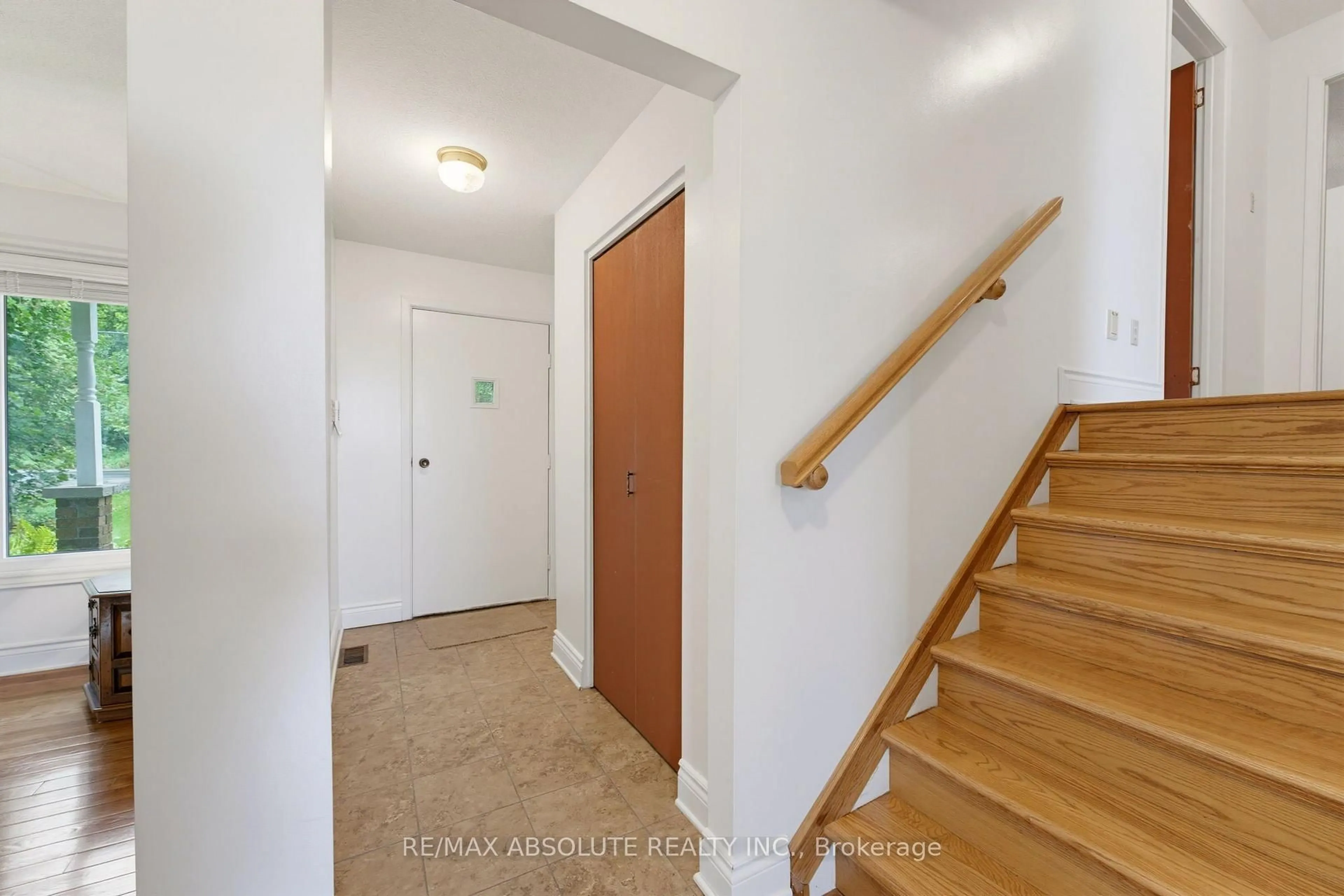 Indoor entryway for 1996 Old Carp Rd, Carp Ontario K0A 1L0
