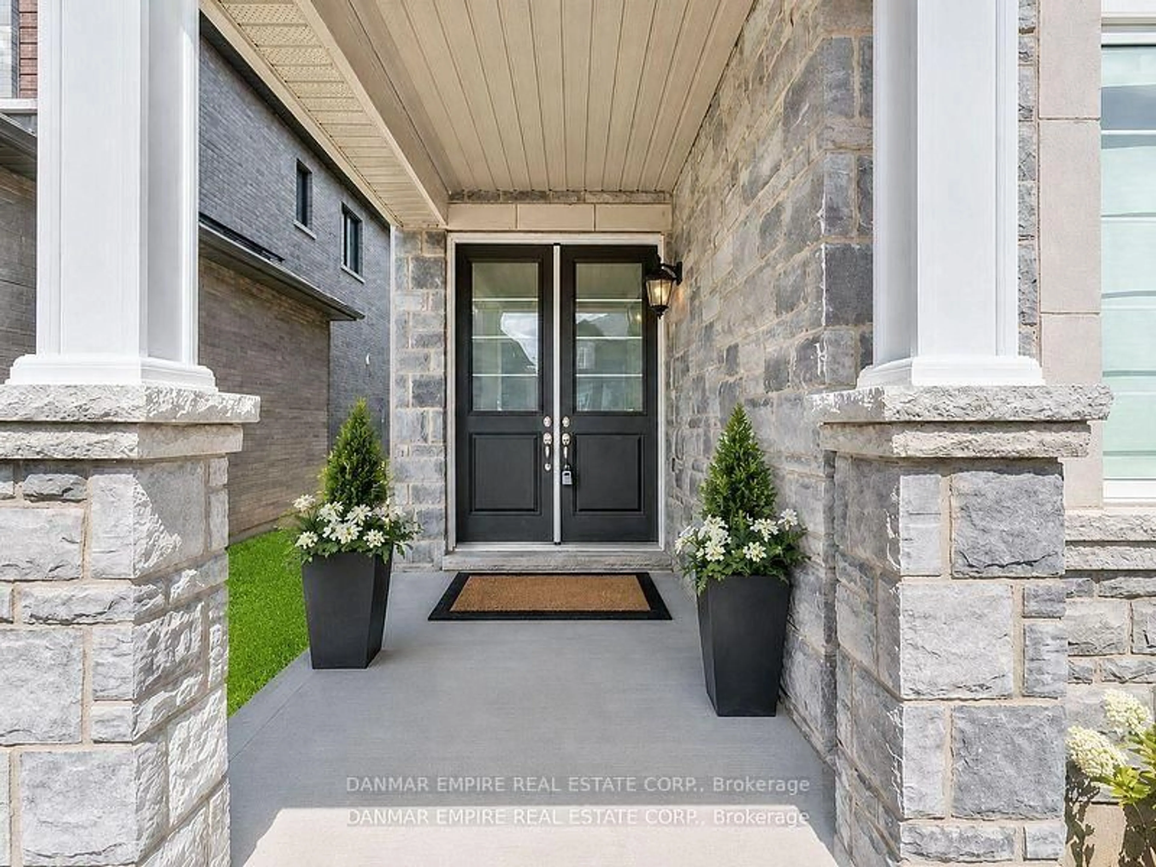 Indoor entryway for 43 Morrison Dr, Hamilton Ontario L9K 0H8
