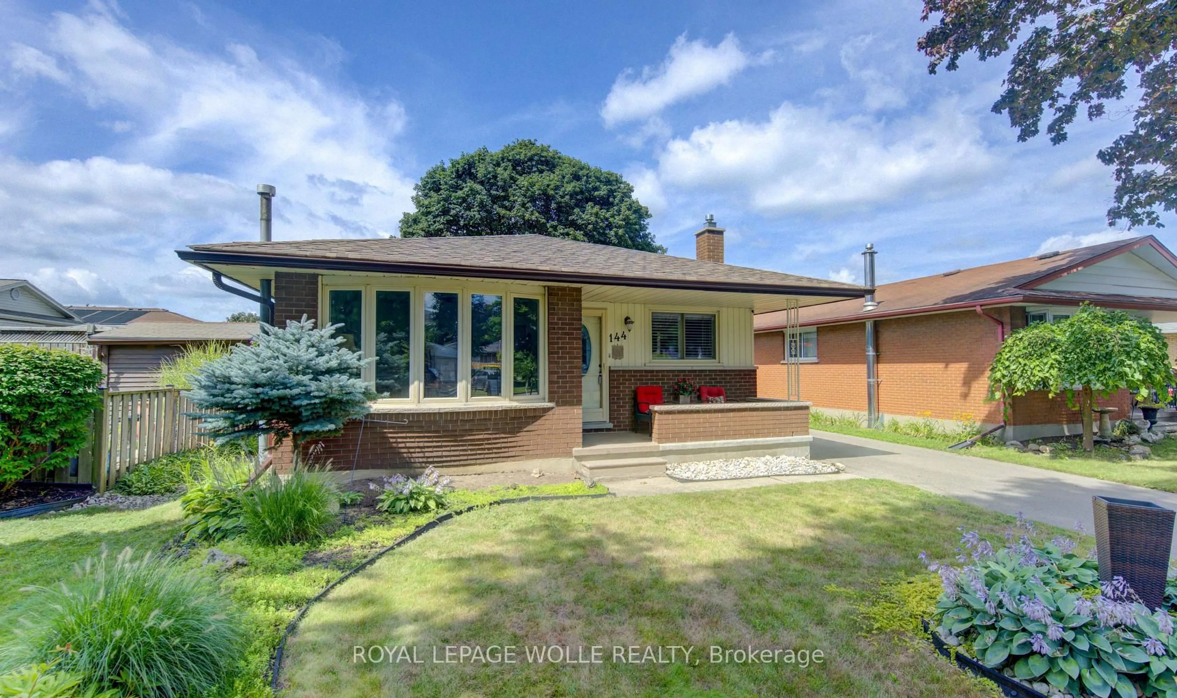 A pic from outside/outdoor area/front of a property/back of a property/a pic from drone, street for 144 Holborn Dr, Kitchener Ontario M2A 2E5