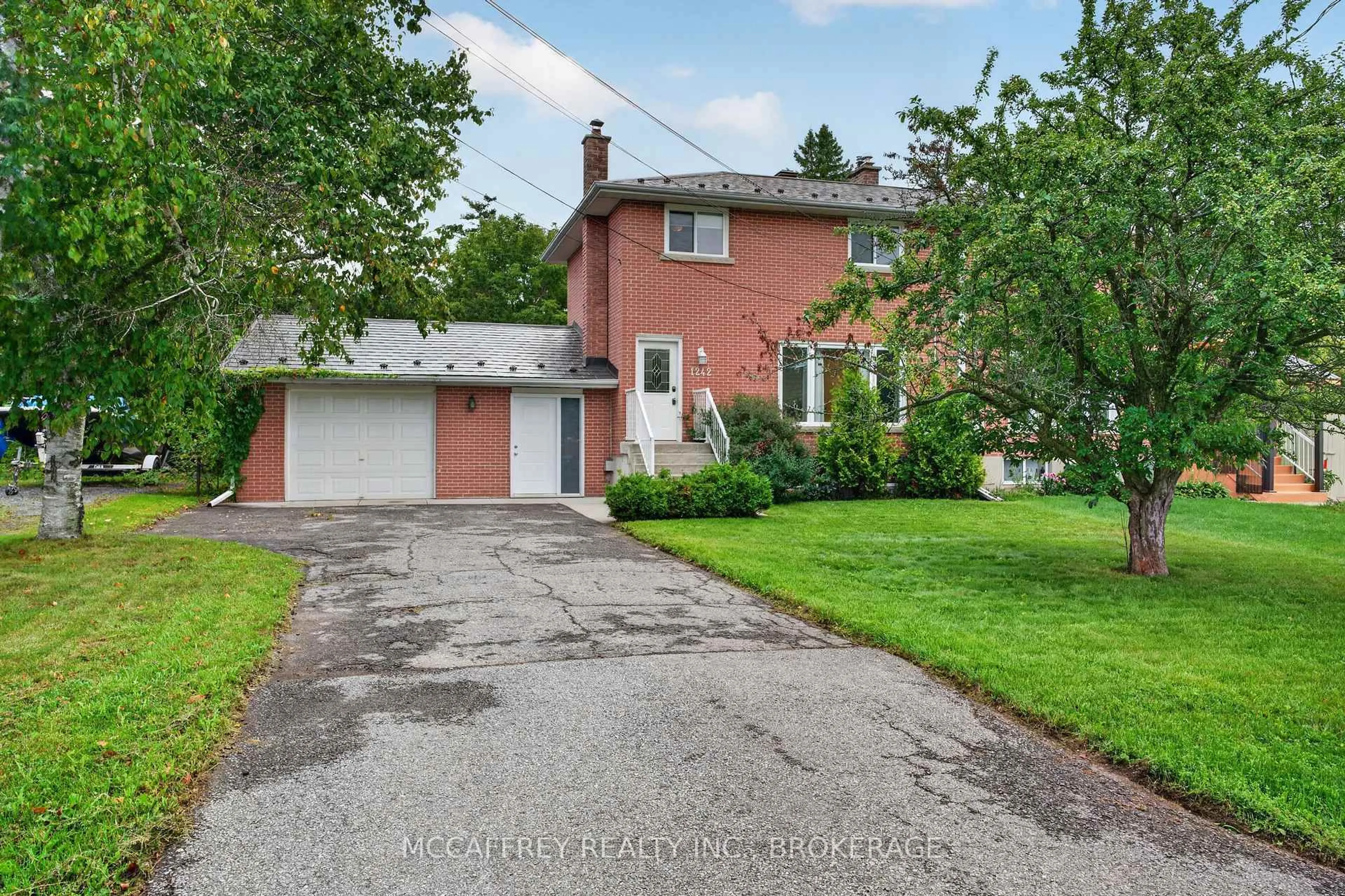 A pic from outside/outdoor area/front of a property/back of a property/a pic from drone, street for 1242 Leyton Ave, Kingston Ontario K7P 2V6