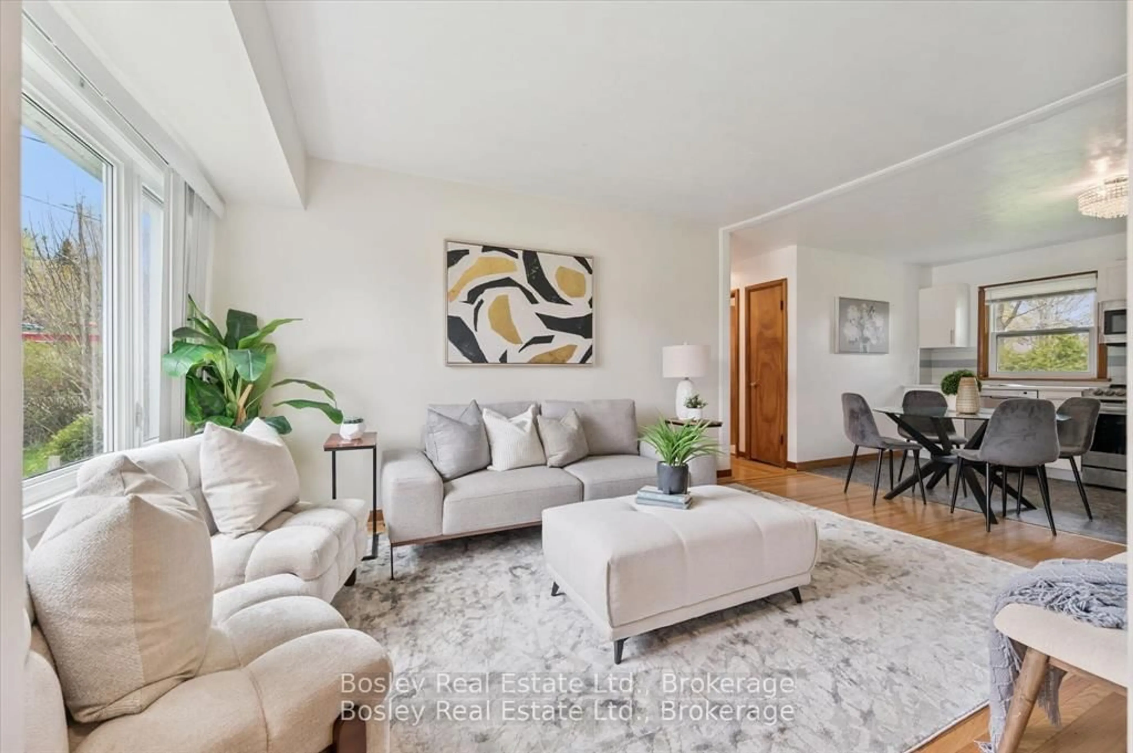 Living room with furniture, unknown for 8 Gordon St, Cambridge Ontario N1S 2G4