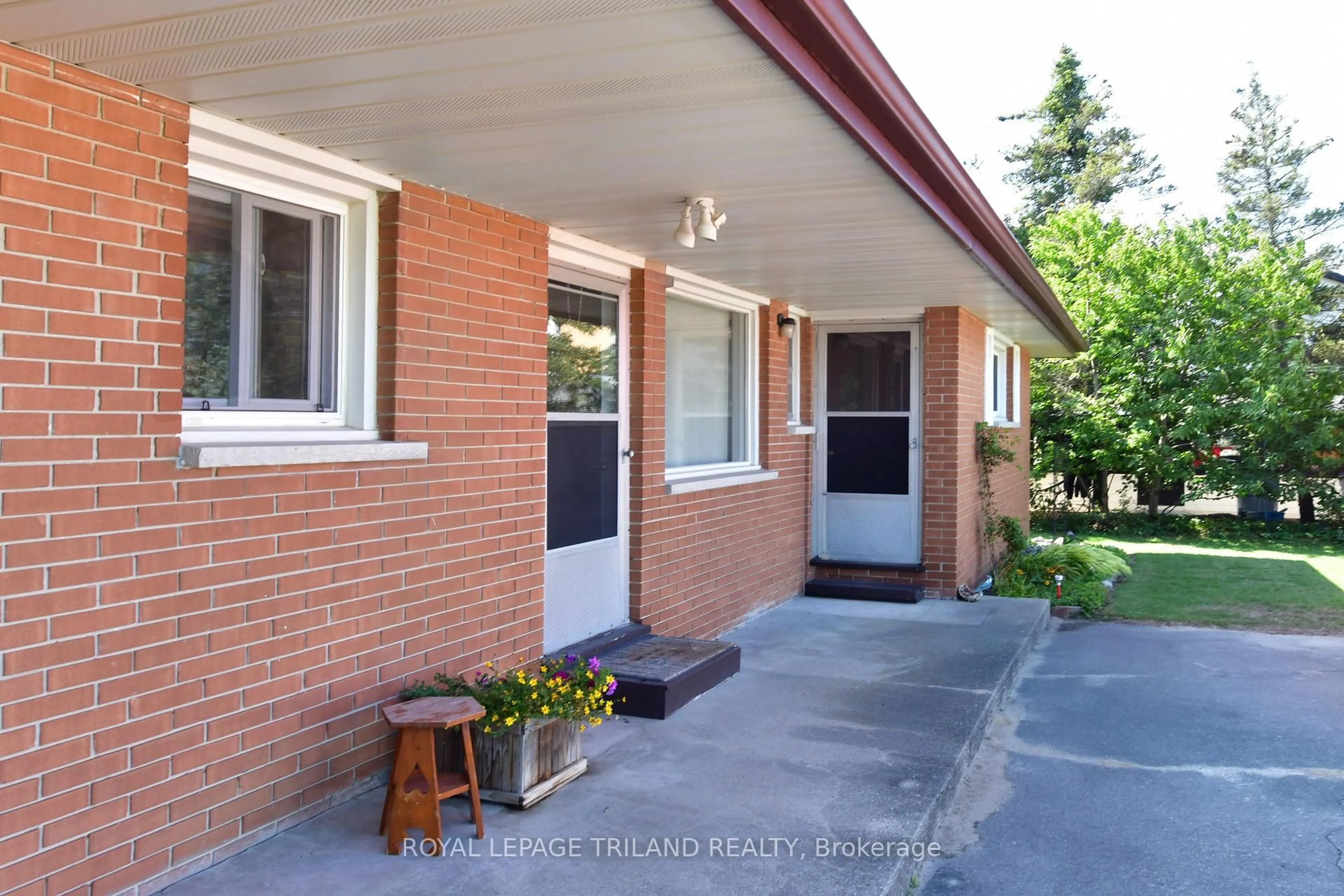 Unknown for 27 Hill St, Lambton Shores Ontario N0M 1T0