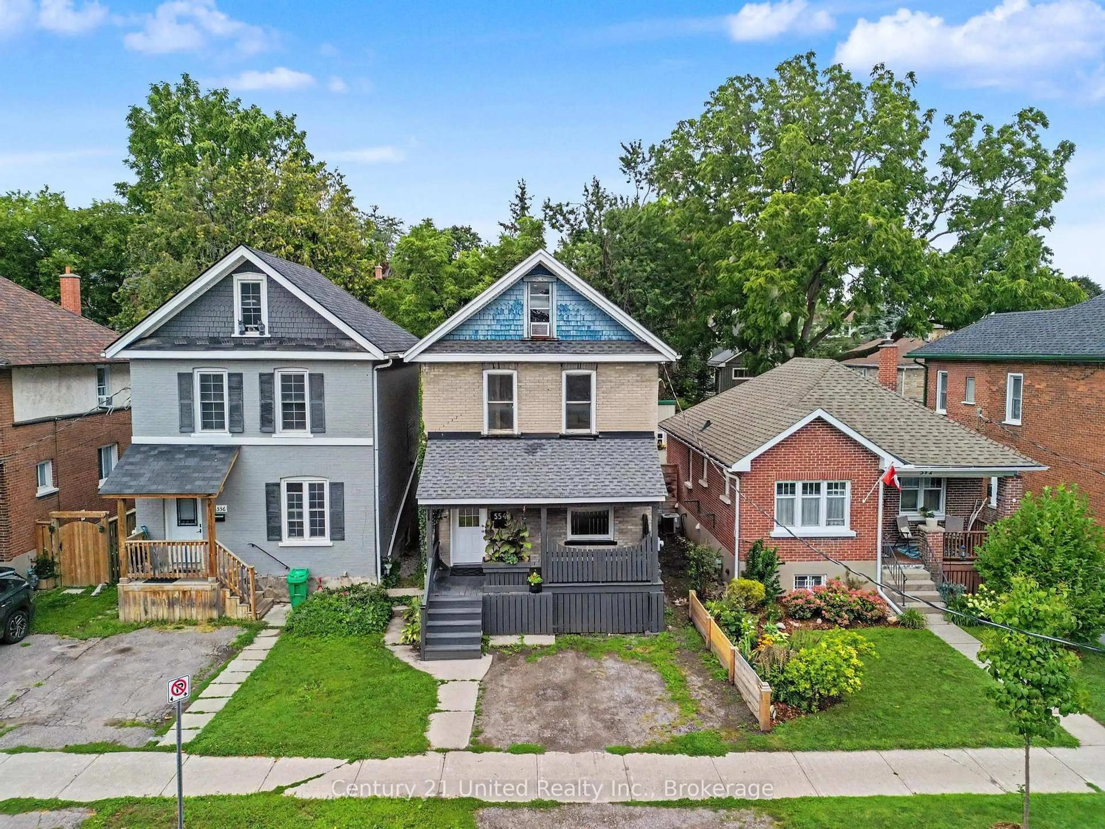 A pic from outside/outdoor area/front of a property/back of a property/a pic from drone, street for 554 Sherbrooke St, Peterborough Ontario K9J 2P5