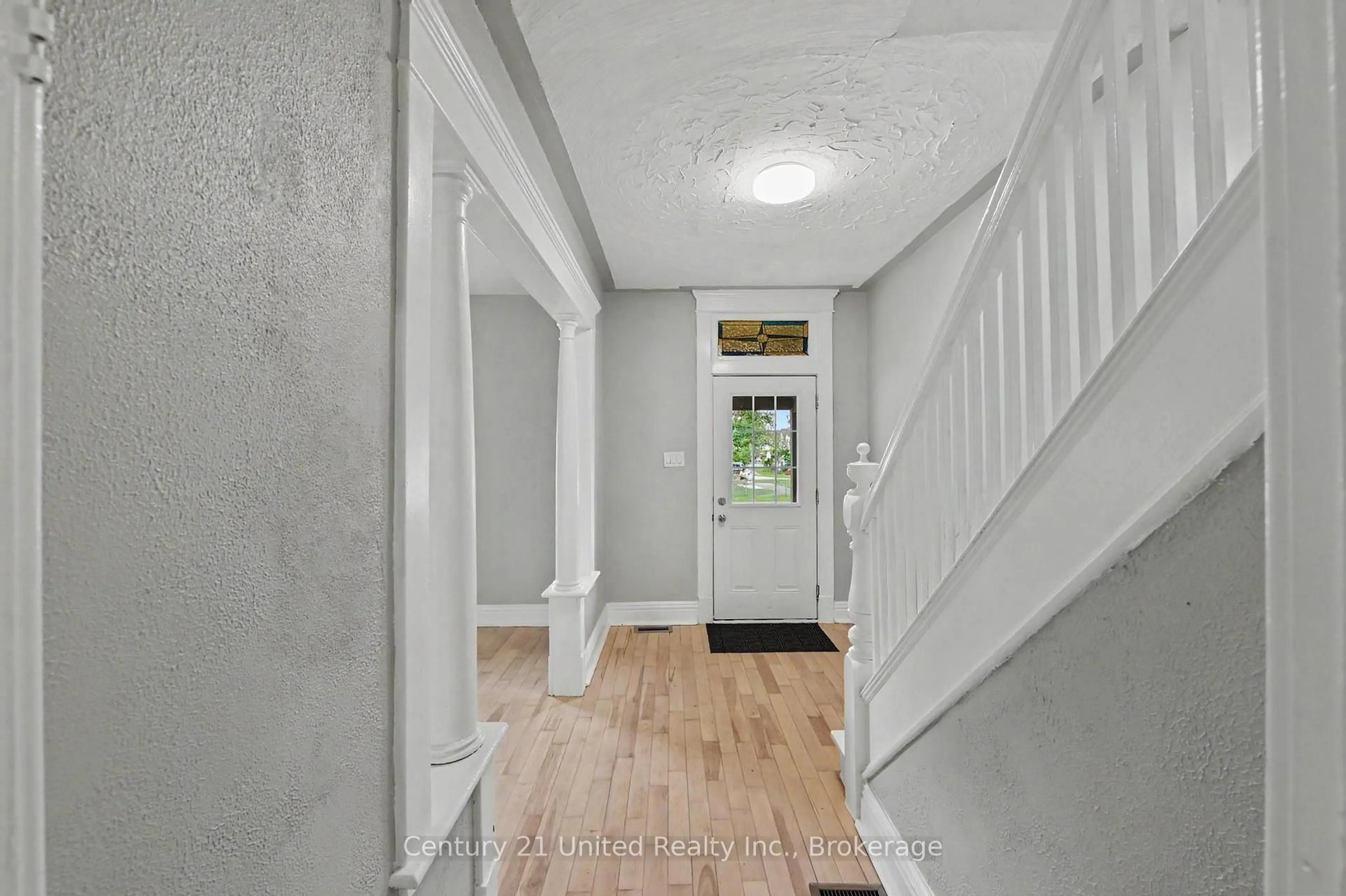 Indoor entryway for 554 Sherbrooke St, Peterborough Ontario K9J 2P5