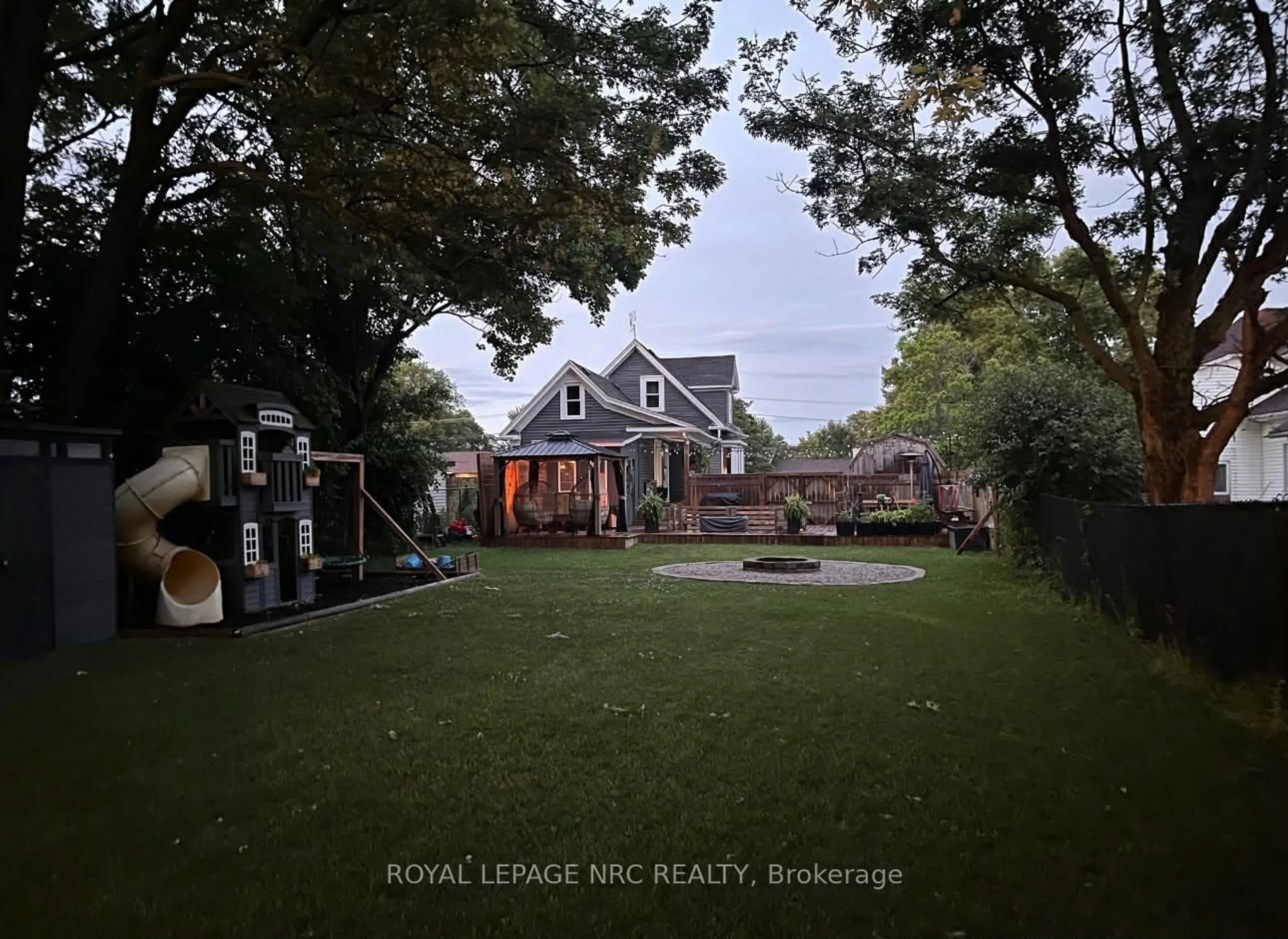 A pic from outside/outdoor area/front of a property/back of a property/a pic from drone, street for 108 High St, Fort Erie Ontario L2A 3P7