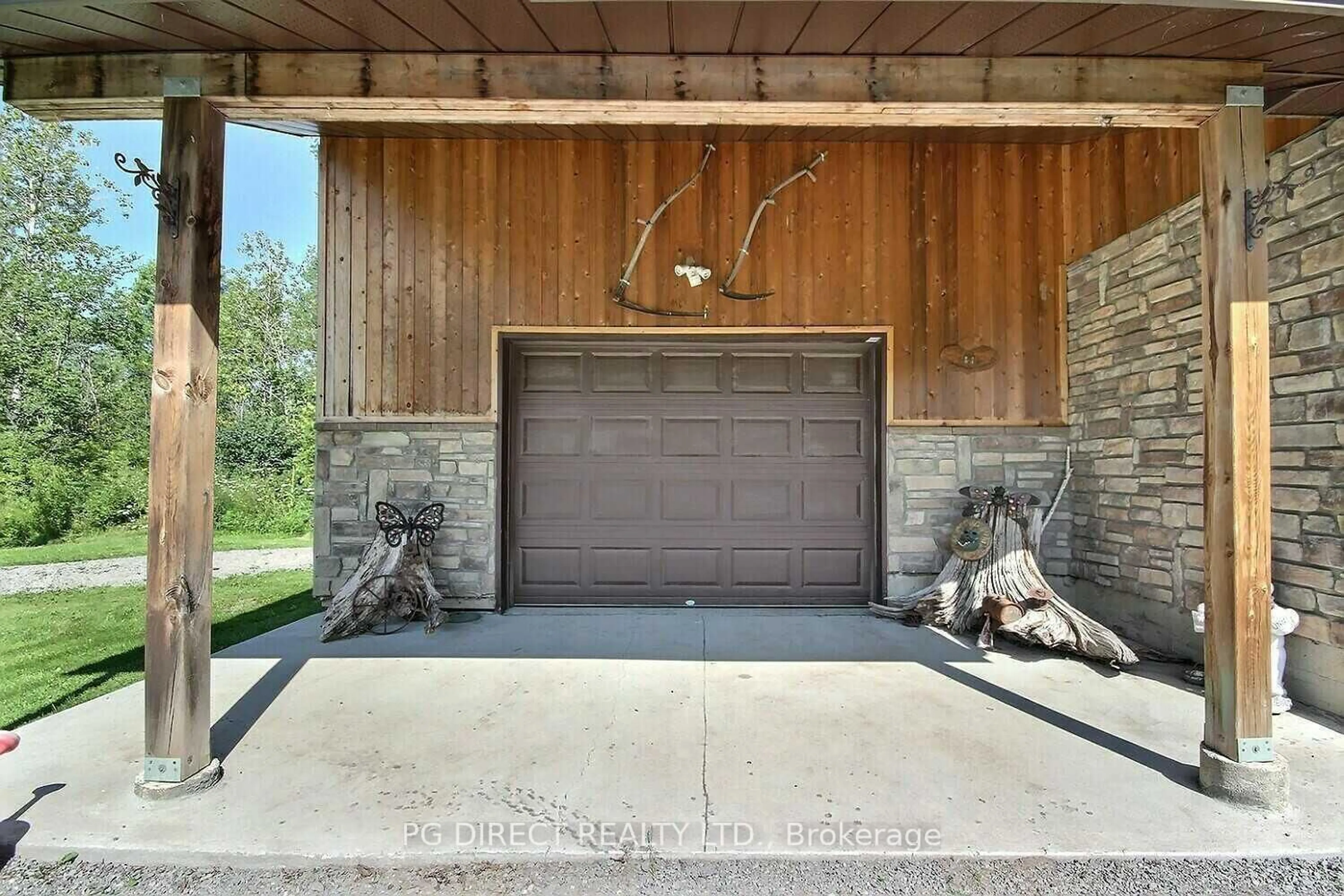 Indoor garage for 1503 Moneymore Rd, Belleville Ontario K0K 2Y0