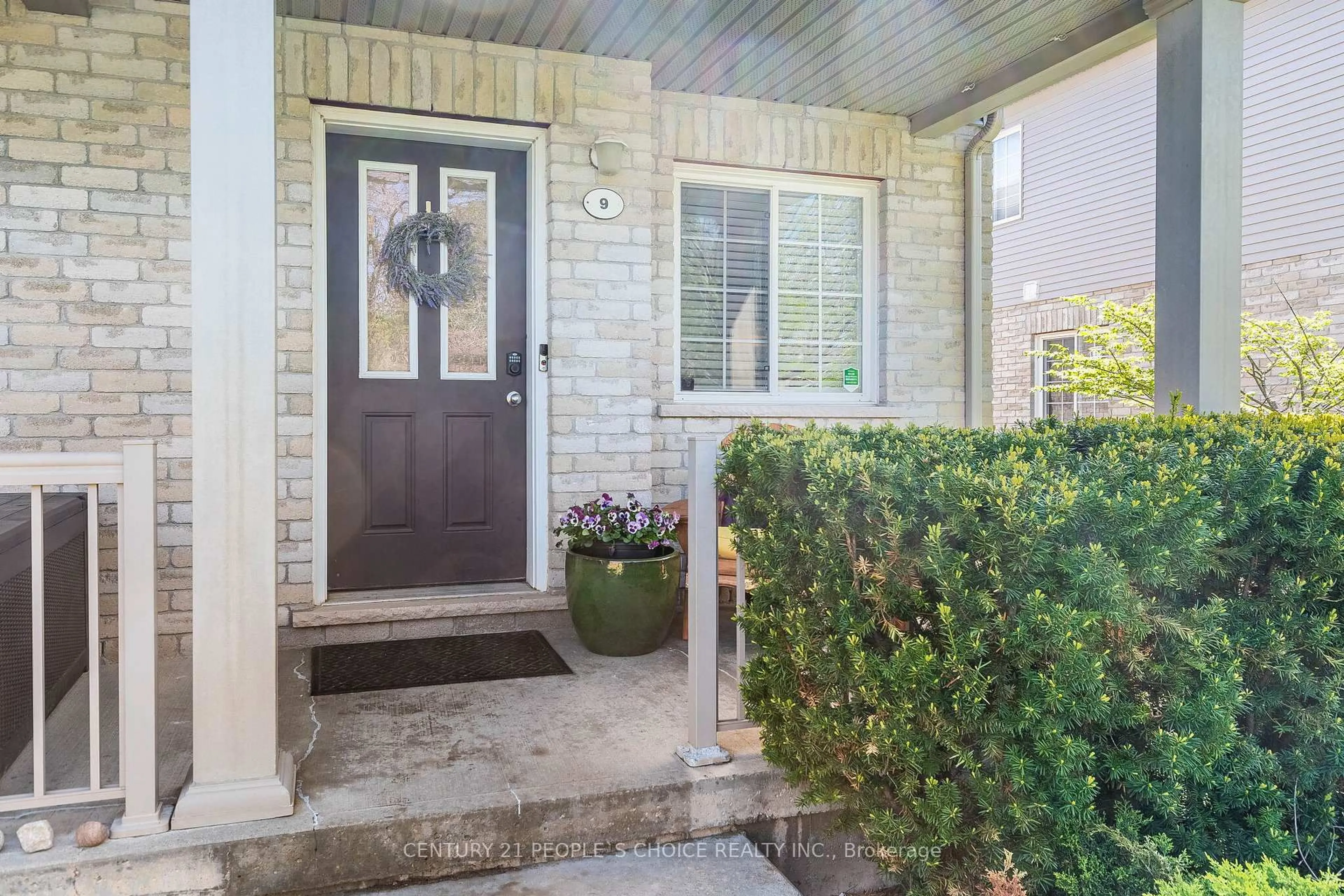 Indoor entryway for 35 Mountford Dr #9, Guelph Ontario N1E 0G6