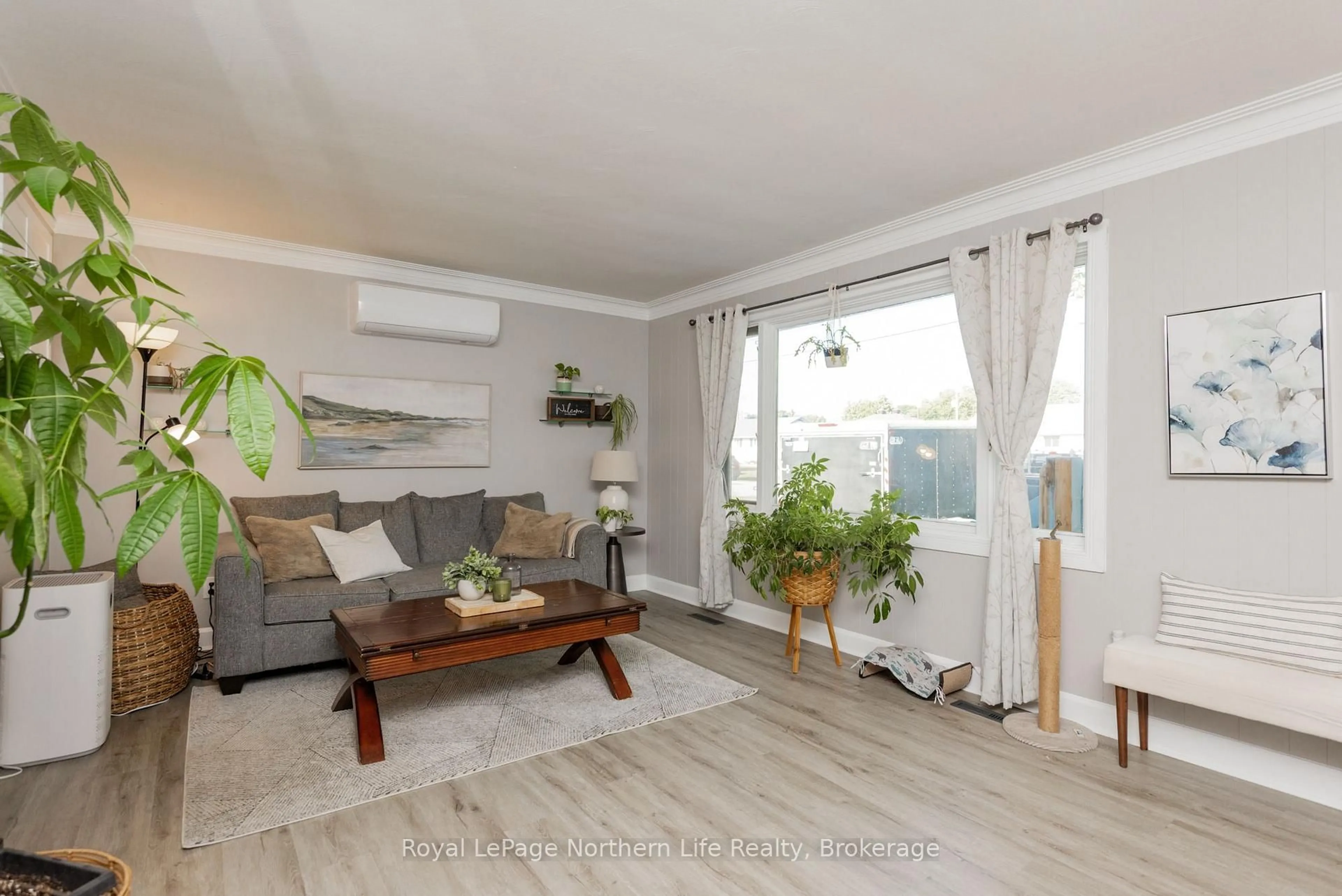 Living room with furniture, wood/laminate floor for 263 Wesley Ave, North Bay Ontario P1A 2K9