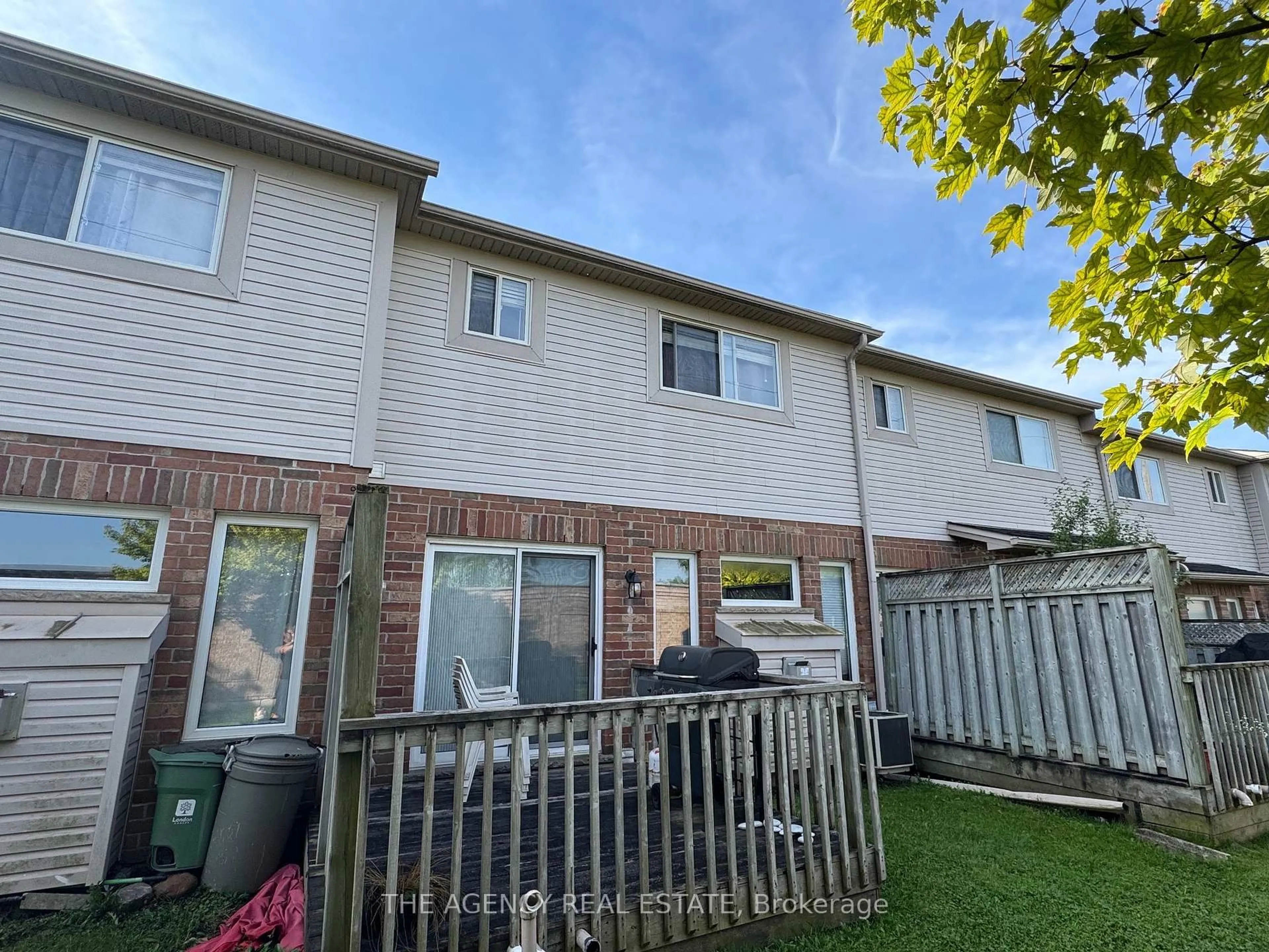 A pic from outside/outdoor area/front of a property/back of a property/a pic from drone, street for 320 Ambleside Dr #60, London North Ontario N6G 5H9