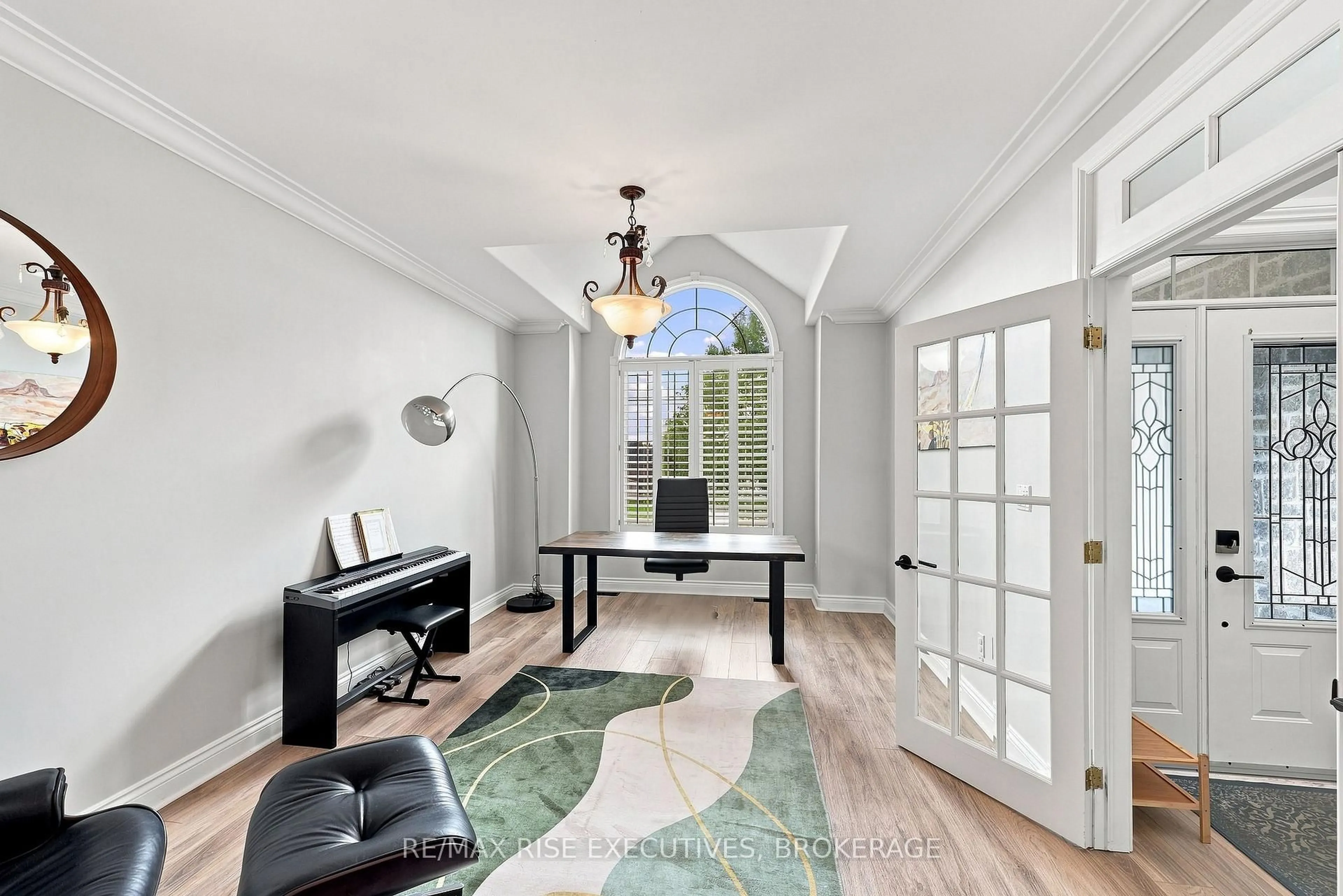 Indoor entryway for 700 Melrose St, Kingston Ontario K7M 9B4