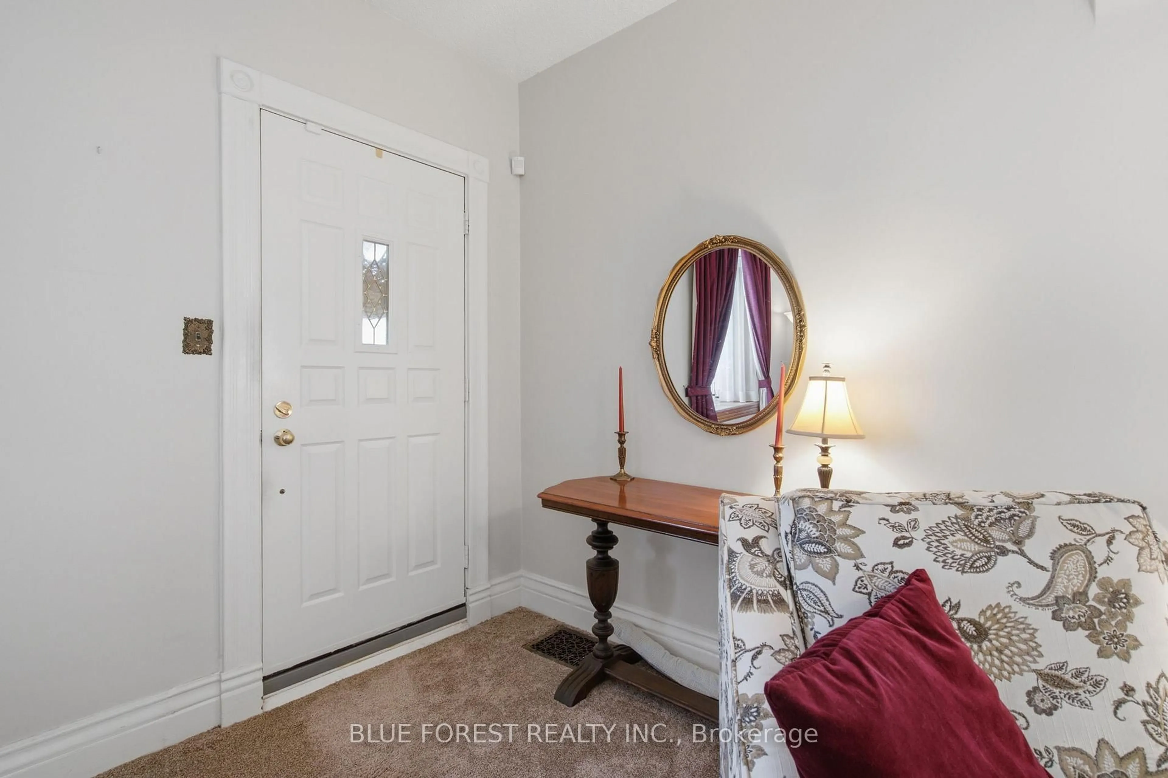 Indoor entryway for 31 Barker St, London East Ontario N5Y 1X5