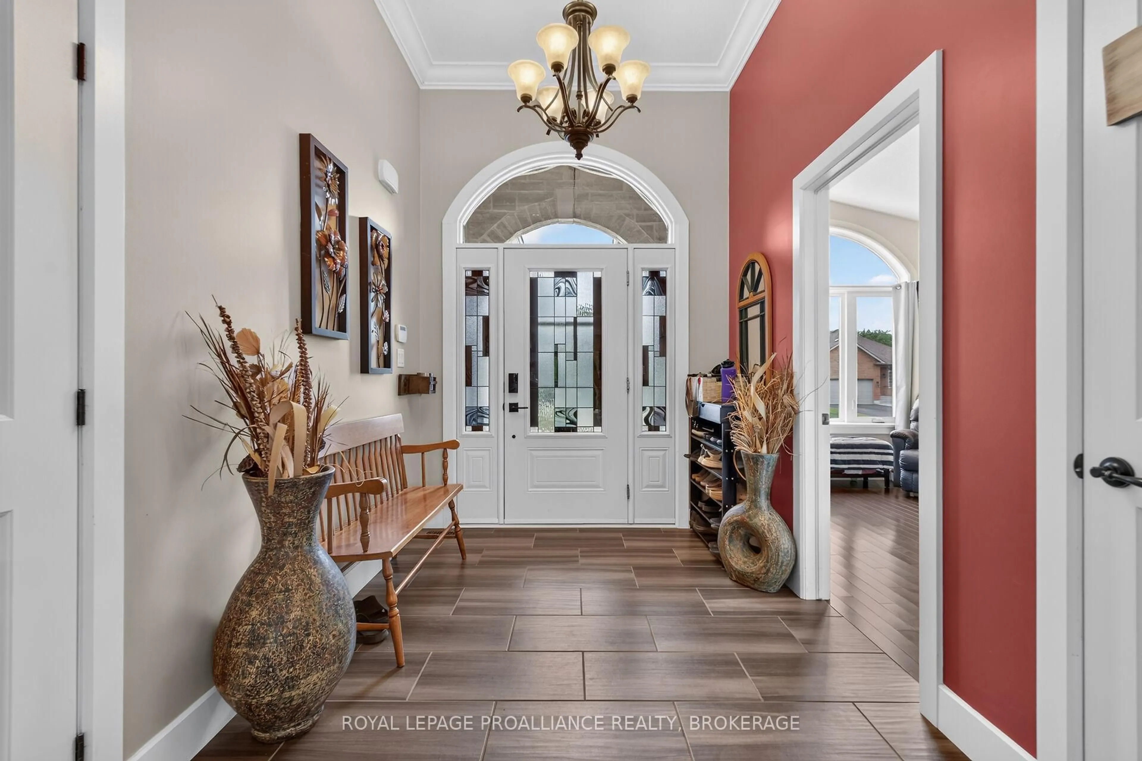 Indoor entryway for 142 Gildersleeve Blvd, Bath Ontario K0H 1G0