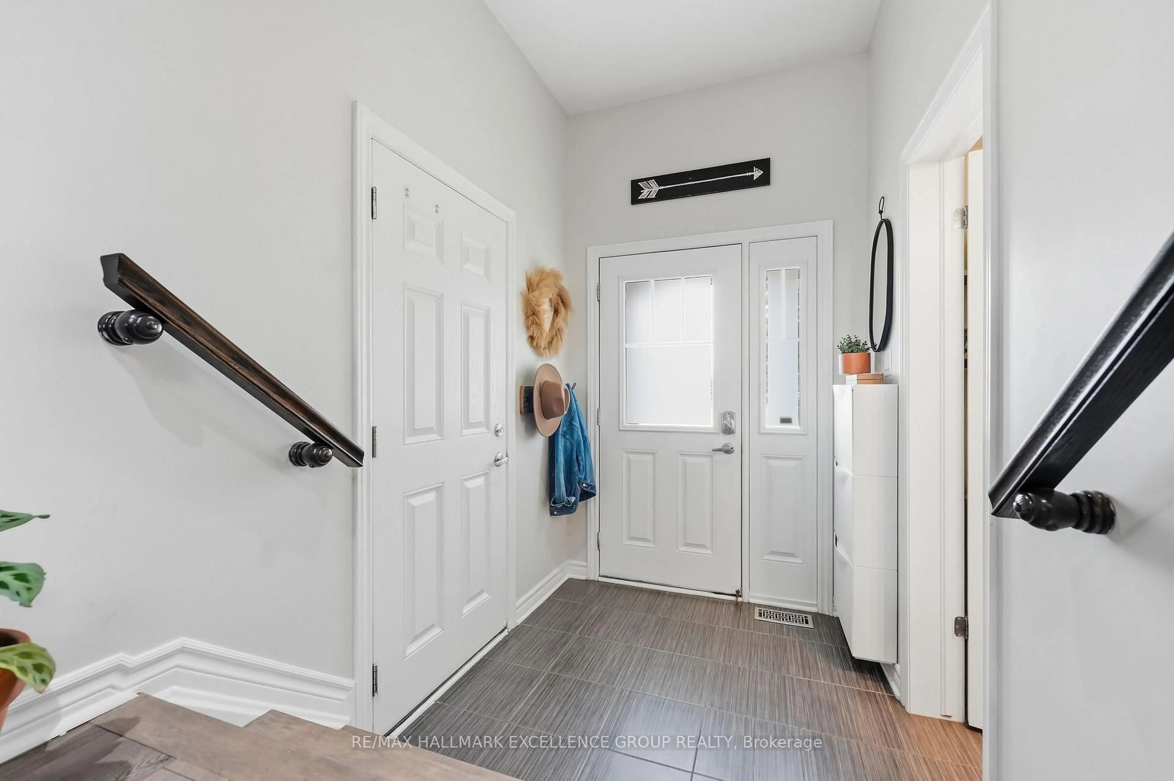 Indoor entryway for 2241 Marble Cres, Clarence-Rockland Ontario K4K 0G9