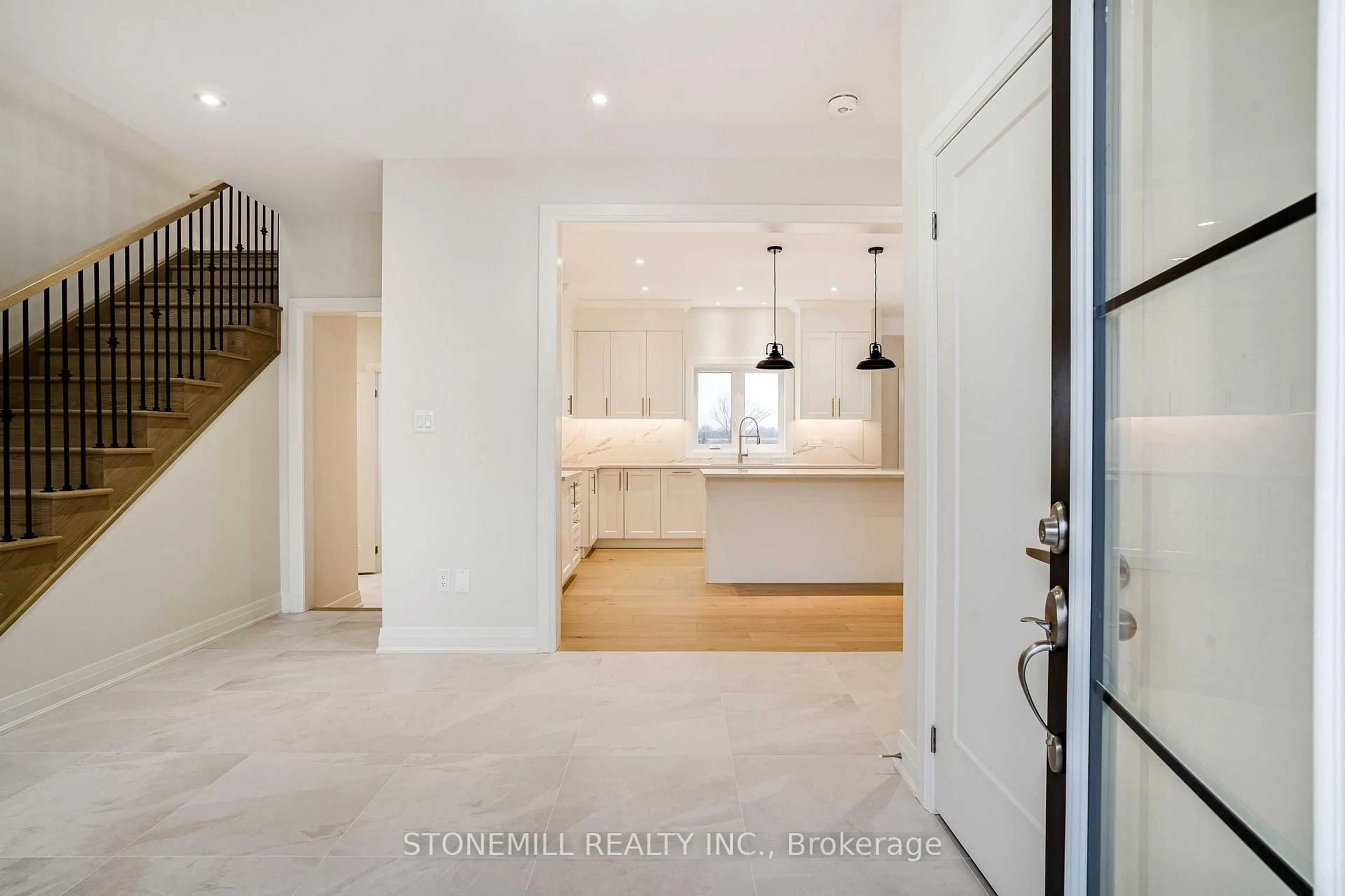 Indoor entryway for 239 Midland Pl, Welland Ontario L3B 0H4