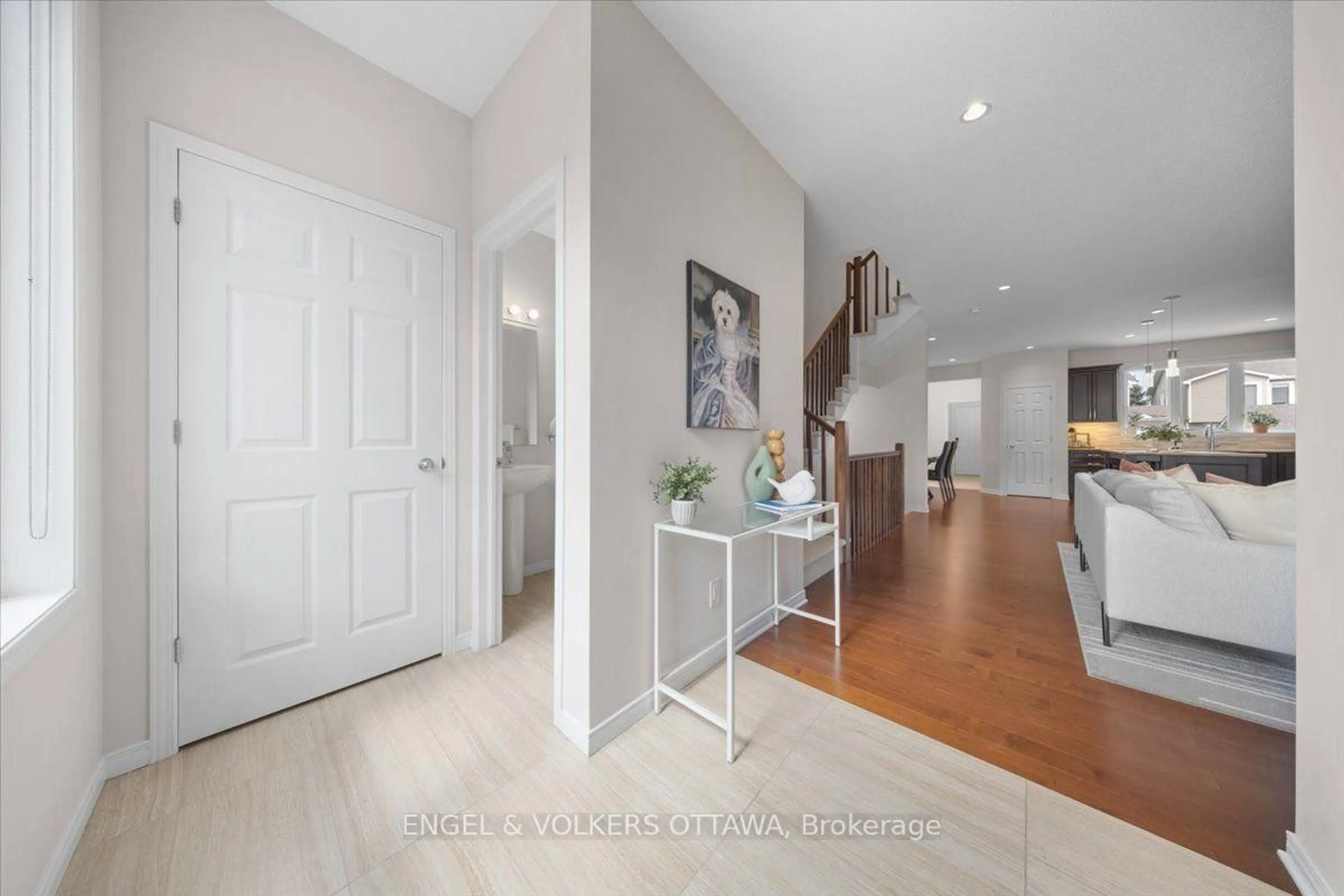 Indoor entryway for 429 Sweetflag St, Ottawa Ontario K2J 5T7