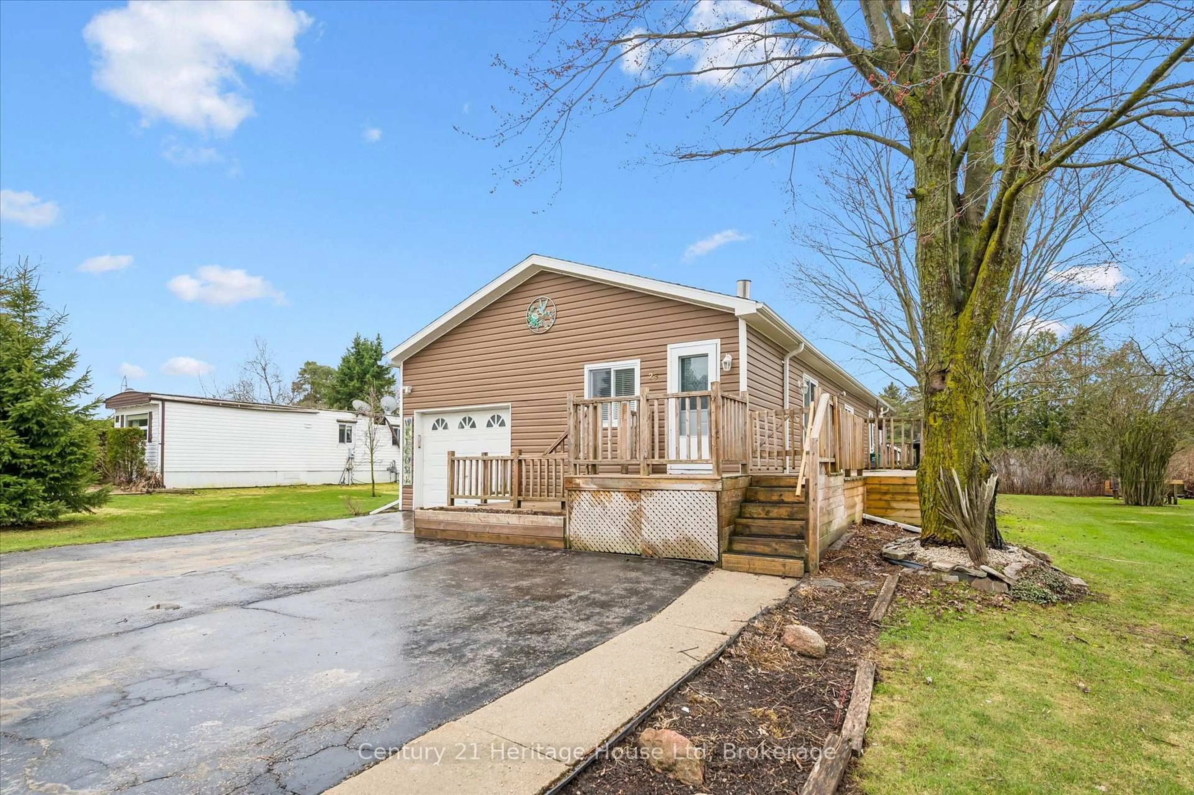 Home with vinyl exterior material, street for 25 Fourth Ave, Wellington North Ontario N0G 2K0