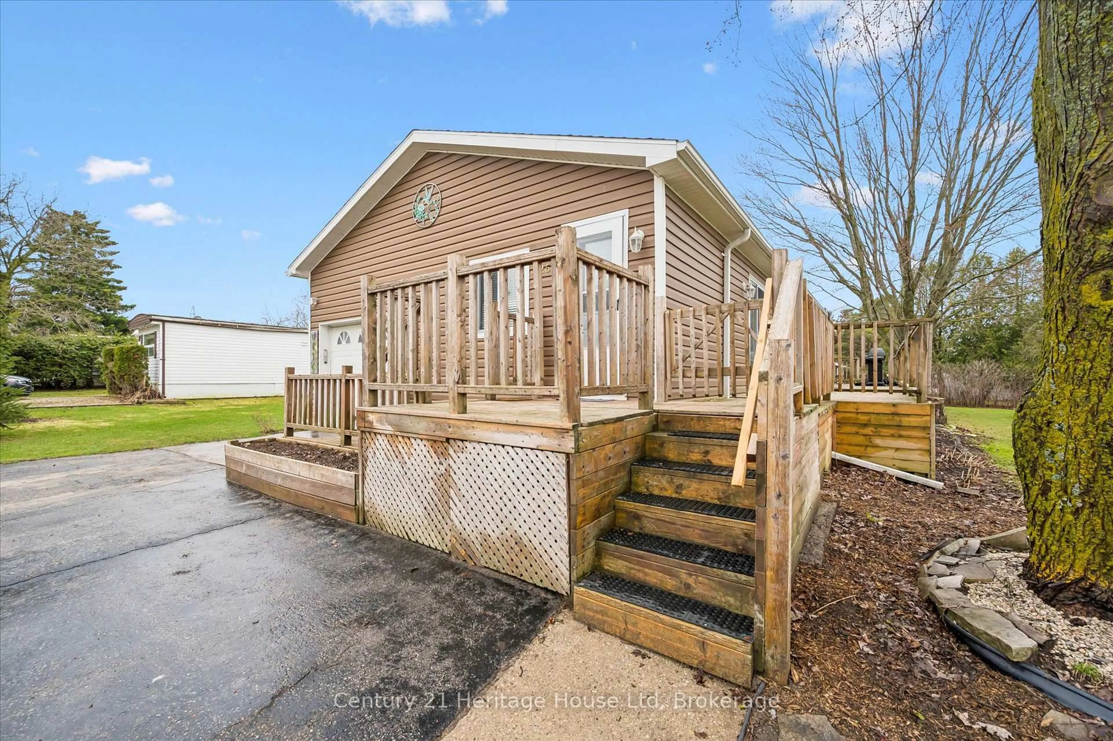 A pic from outside/outdoor area/front of a property/back of a property/a pic from drone, building for 25 Fourth Ave, Wellington North Ontario N0G 2K0