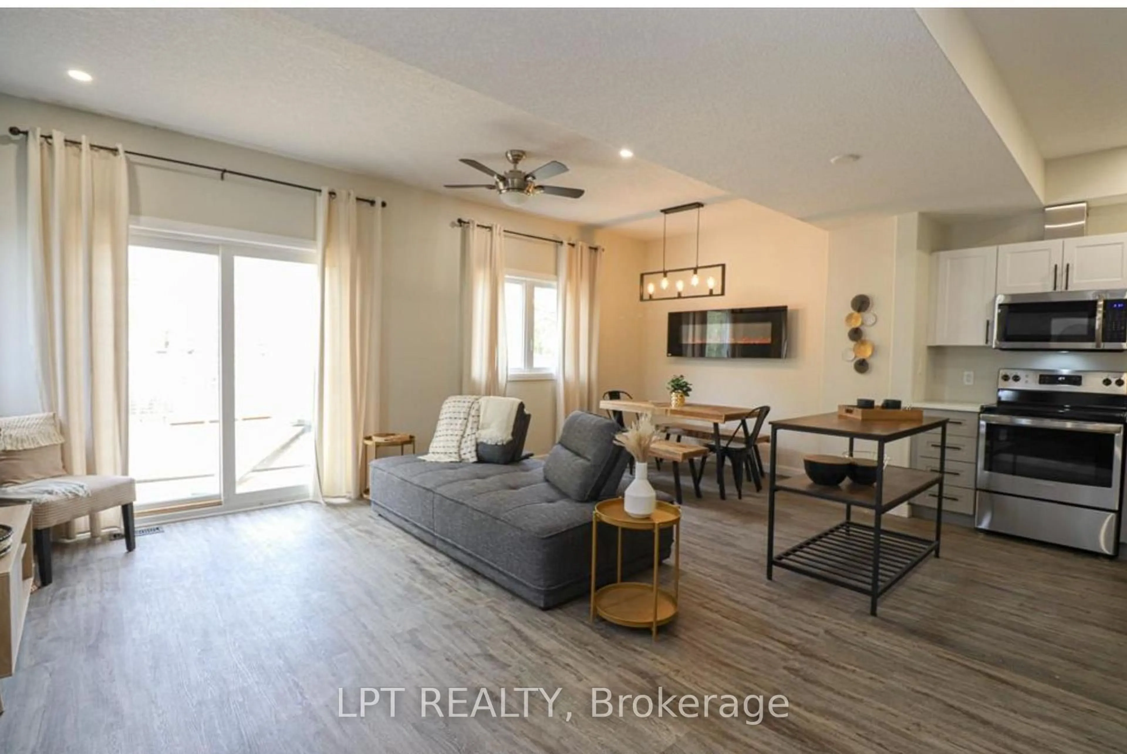 Living room with furniture, wood/laminate floor for 105 King St, Chatham-Kent Ontario N7M 3N1