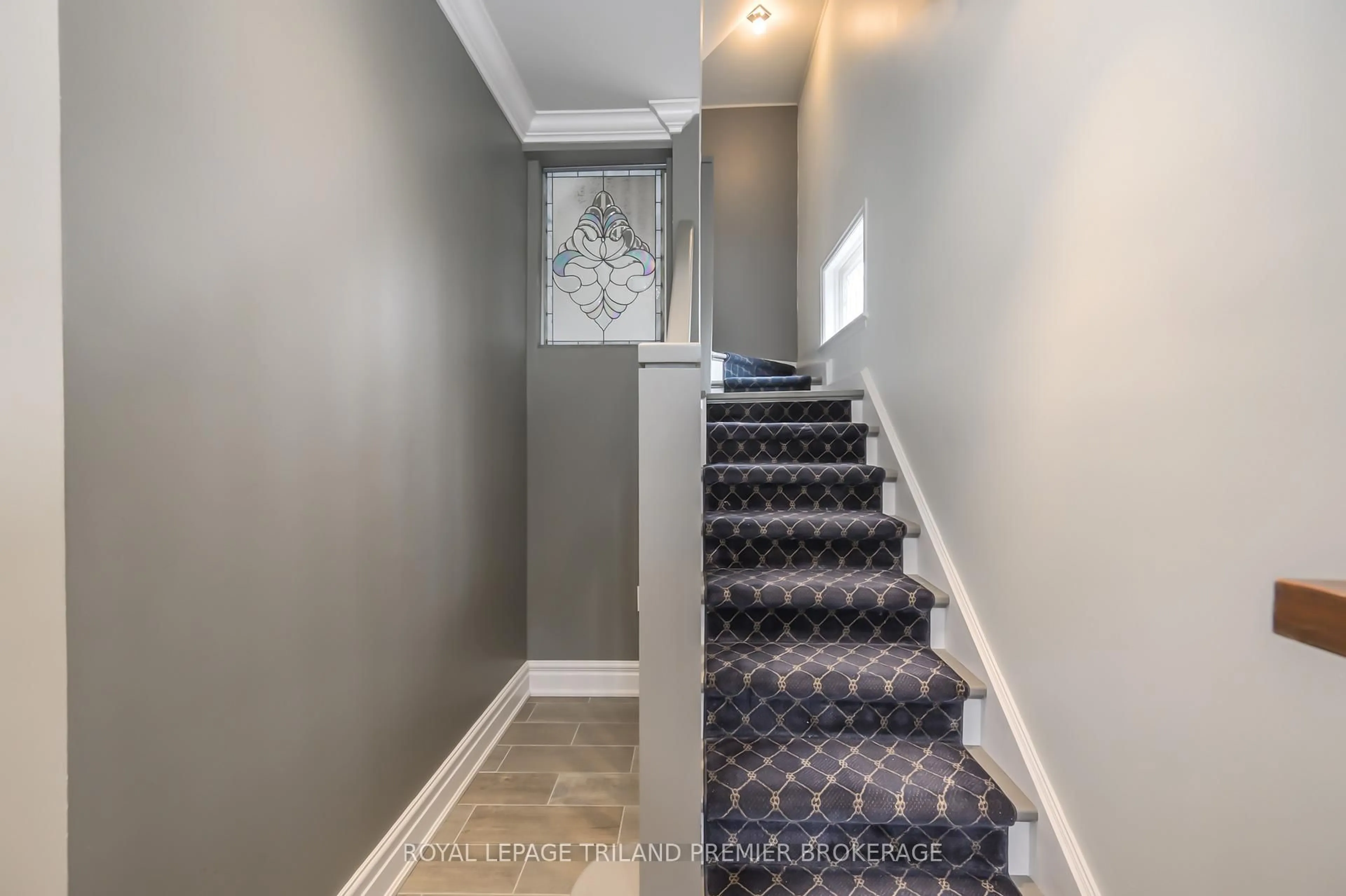 Stairs for 100 Central Ave, London East Ontario N6A 1M4