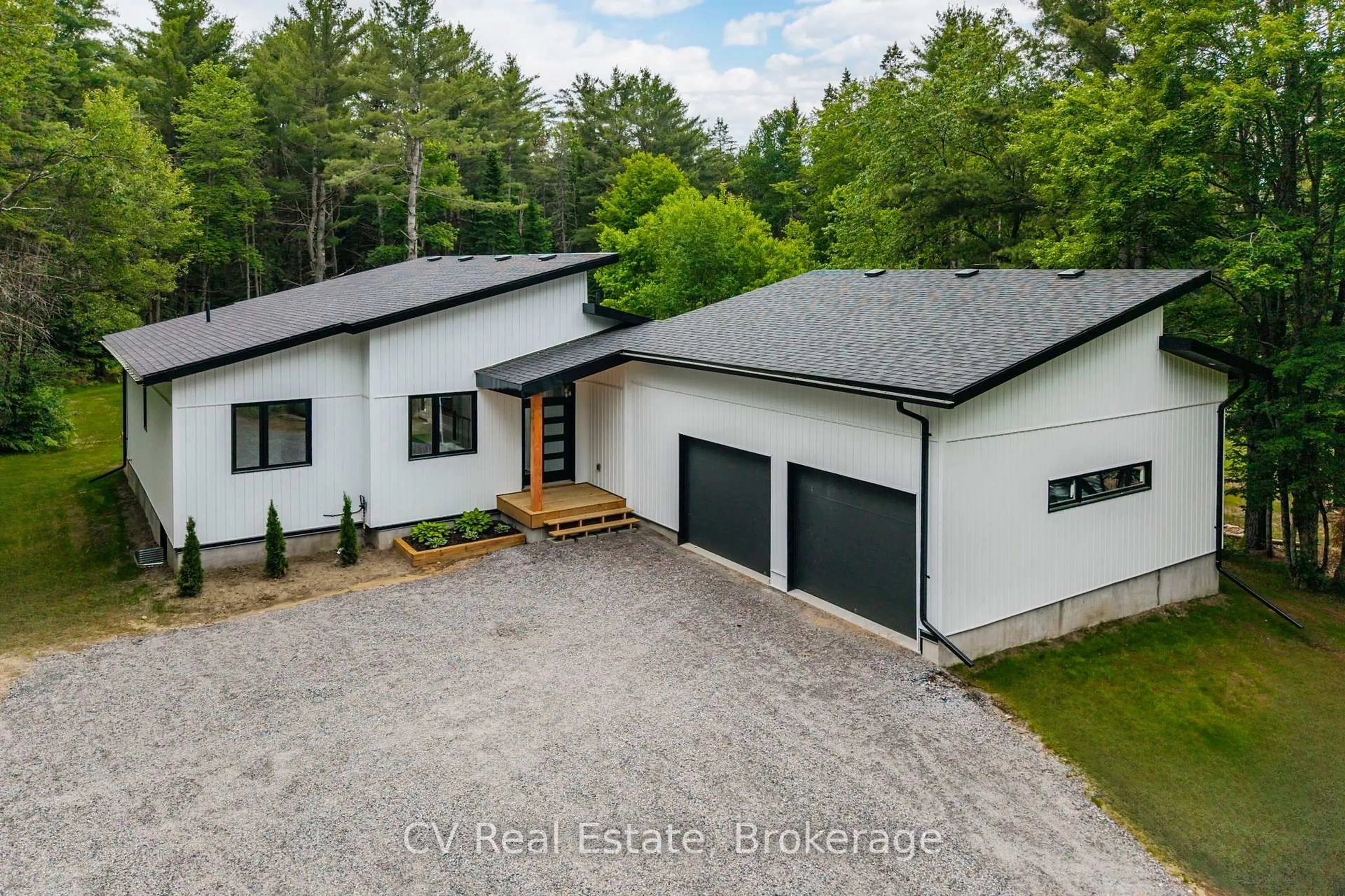 A pic from outside/outdoor area/front of a property/back of a property/a pic from drone, street for 546 Balsam Chutes Rd, Huntsville Ontario P0B 1L0