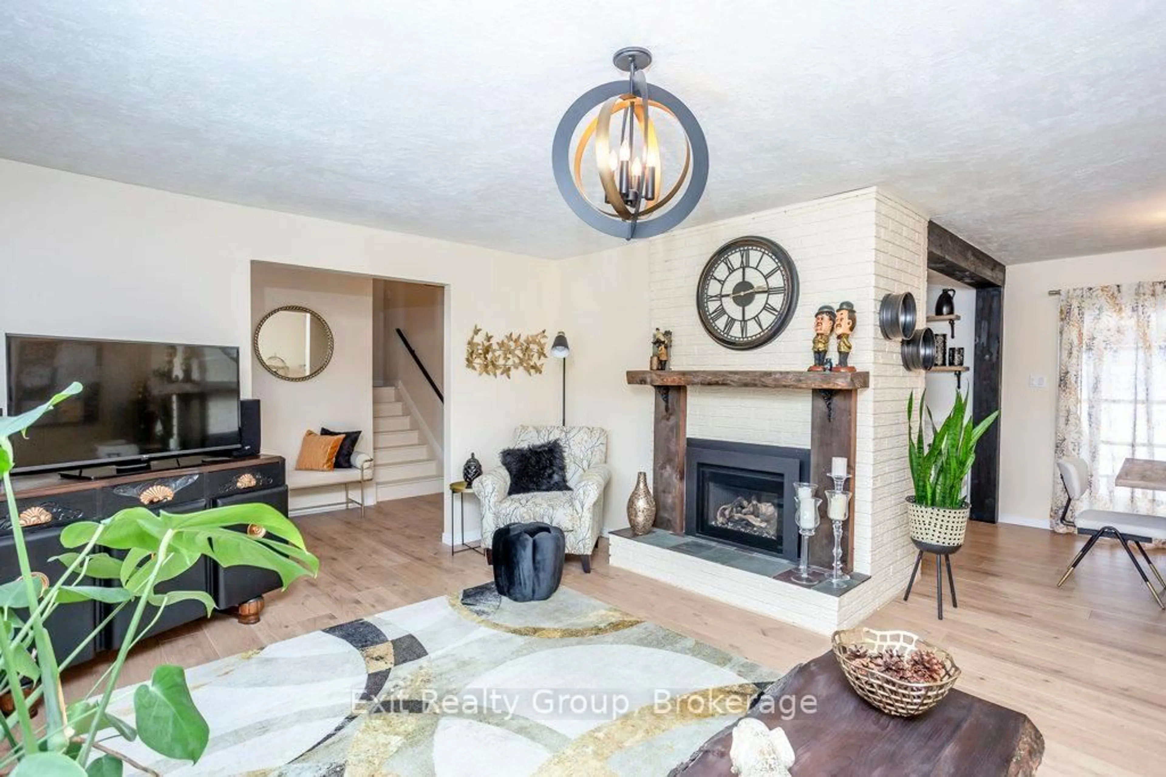 Living room with furniture, unknown for 640 Victoria St, Tweed Ontario K0K 3J0