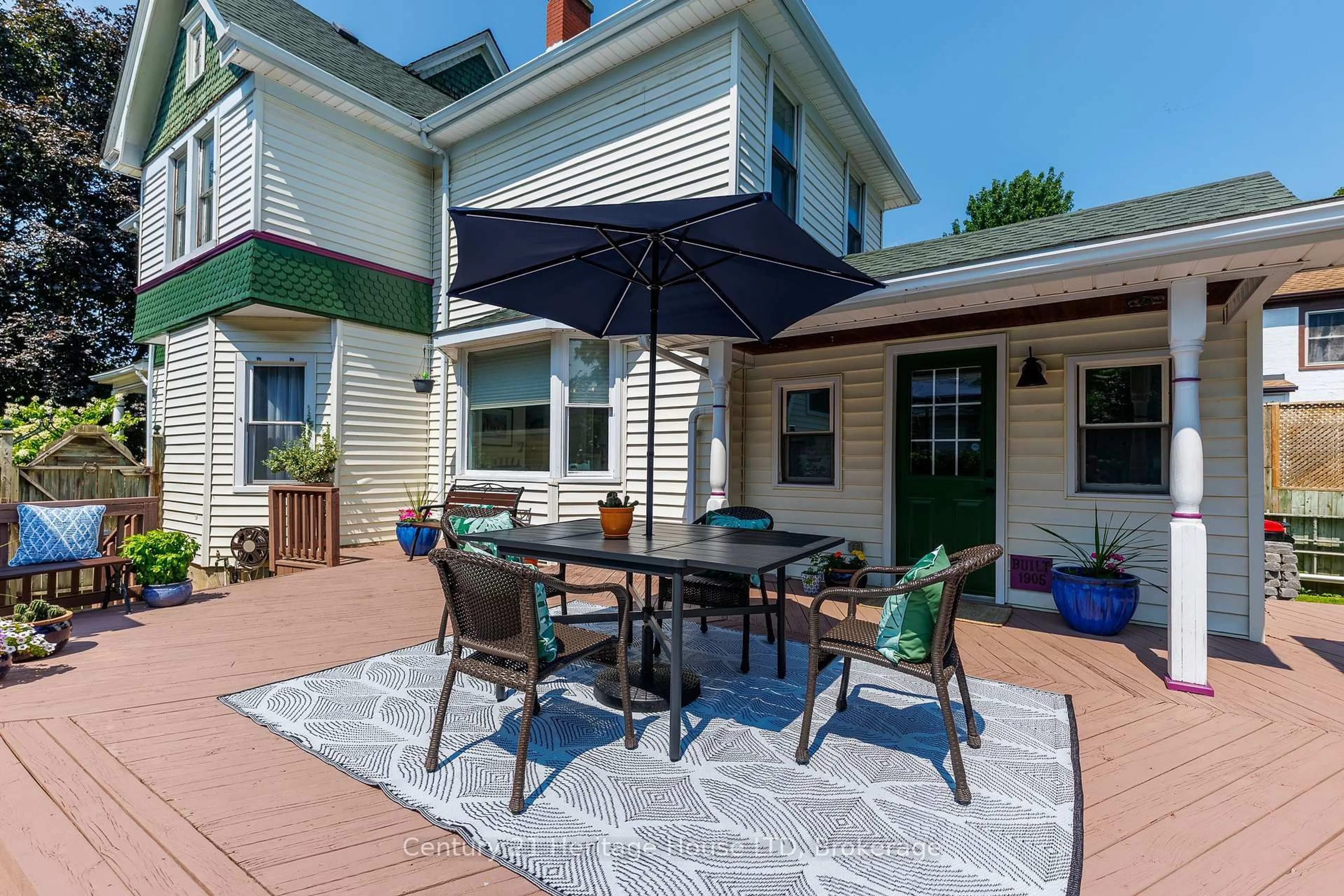 Patio, street for 34 Henry St, St. Catharines Ontario L2R 5T6