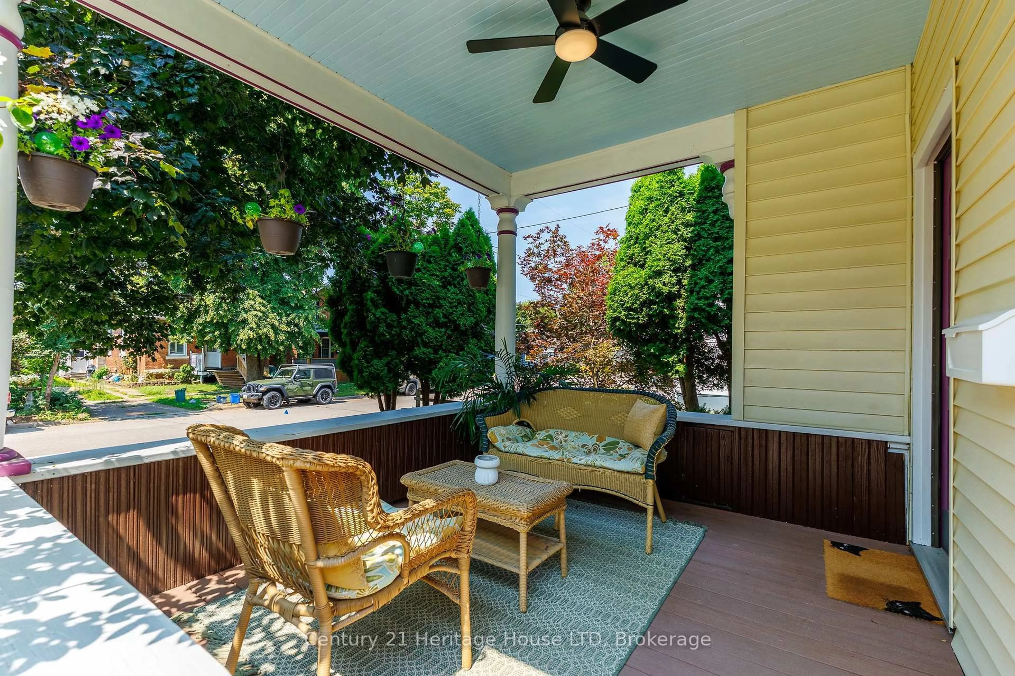 Patio, street for 34 Henry St, St. Catharines Ontario L2R 5T6