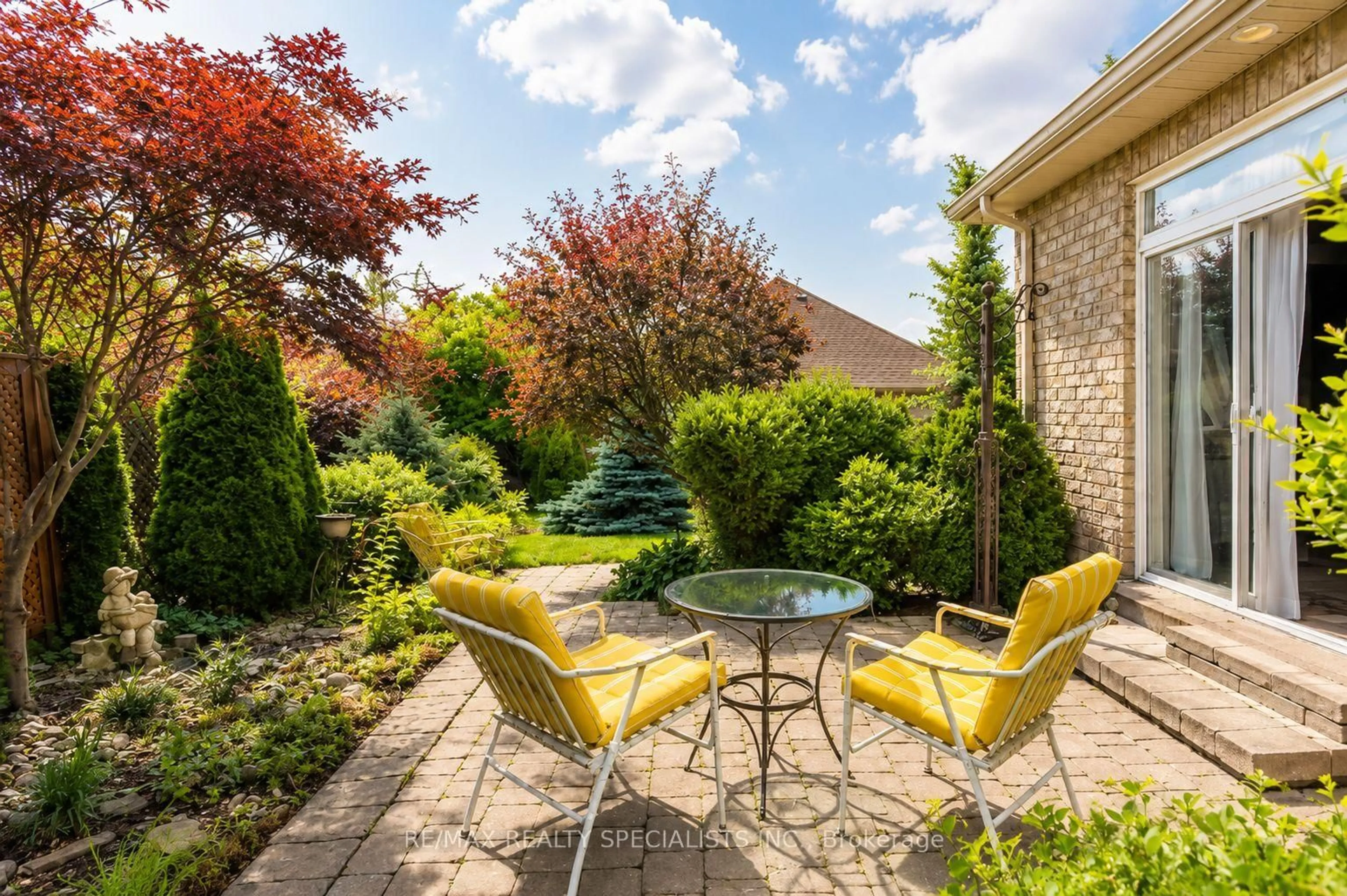 Patio, street for 61 Jones Cres, Tillsonburg Ontario N4G 5X5