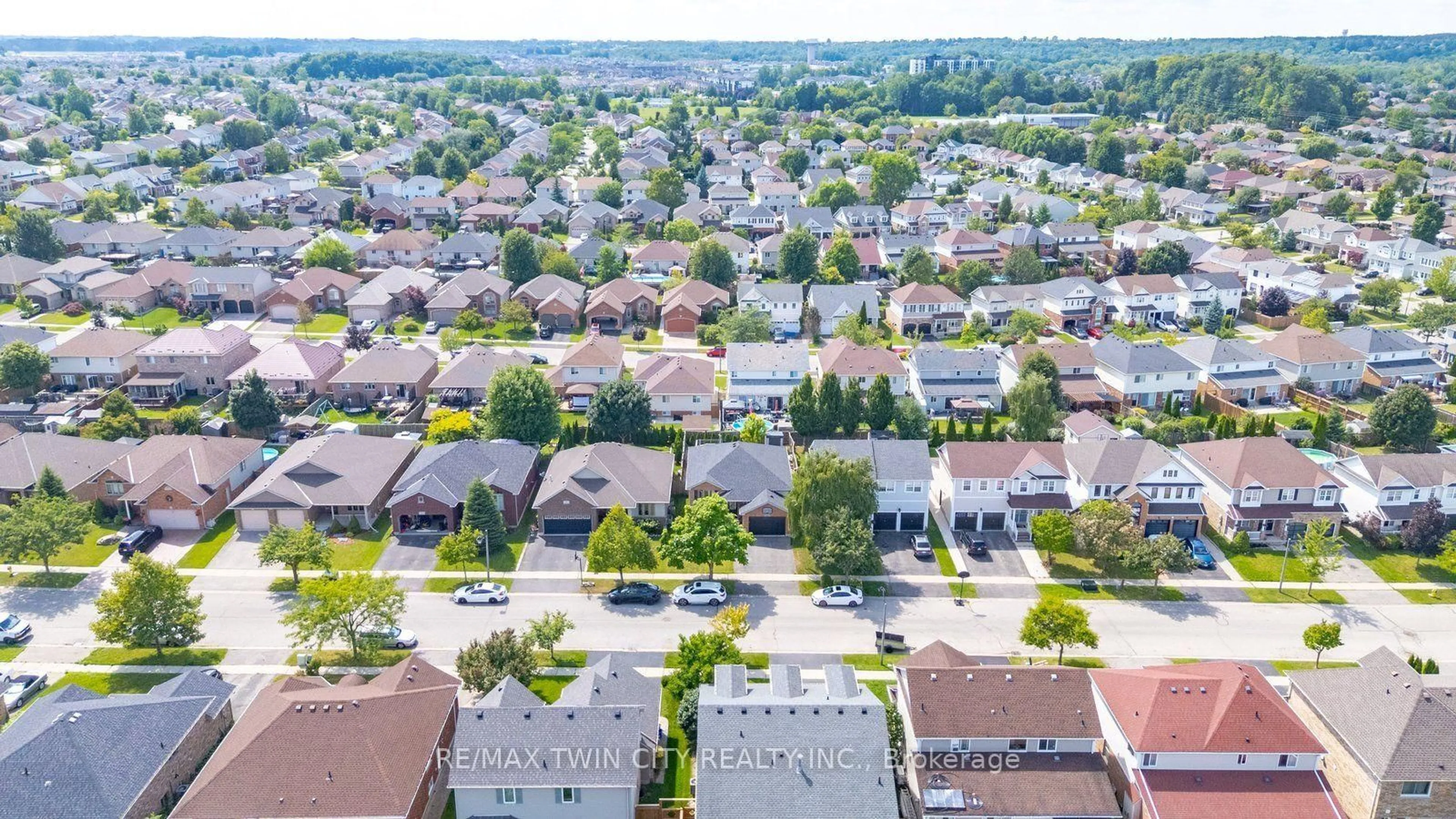 A pic from outside/outdoor area/front of a property/back of a property/a pic from drone, street for 22 Osborn Ave, Brantford Ontario N3T 6P9