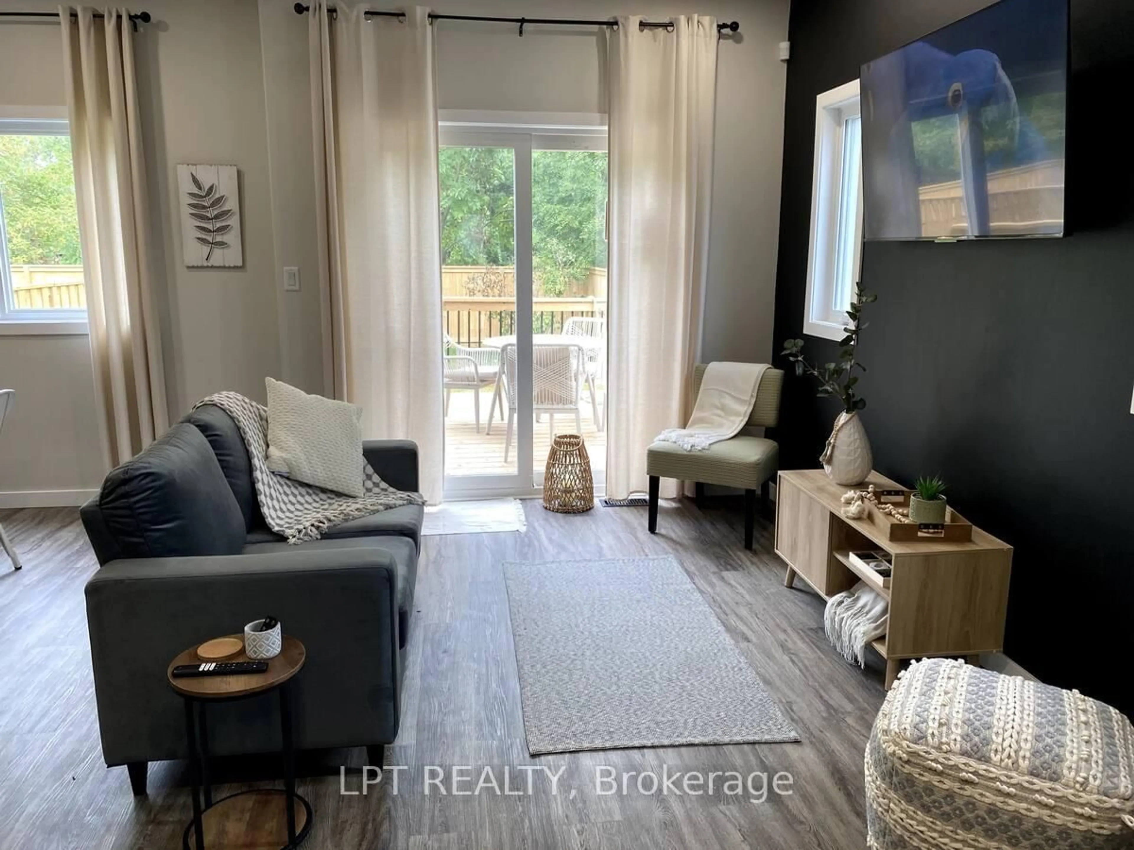 Living room with furniture, unknown for 109 King St, Chatham-Kent Ontario N7M 3N1