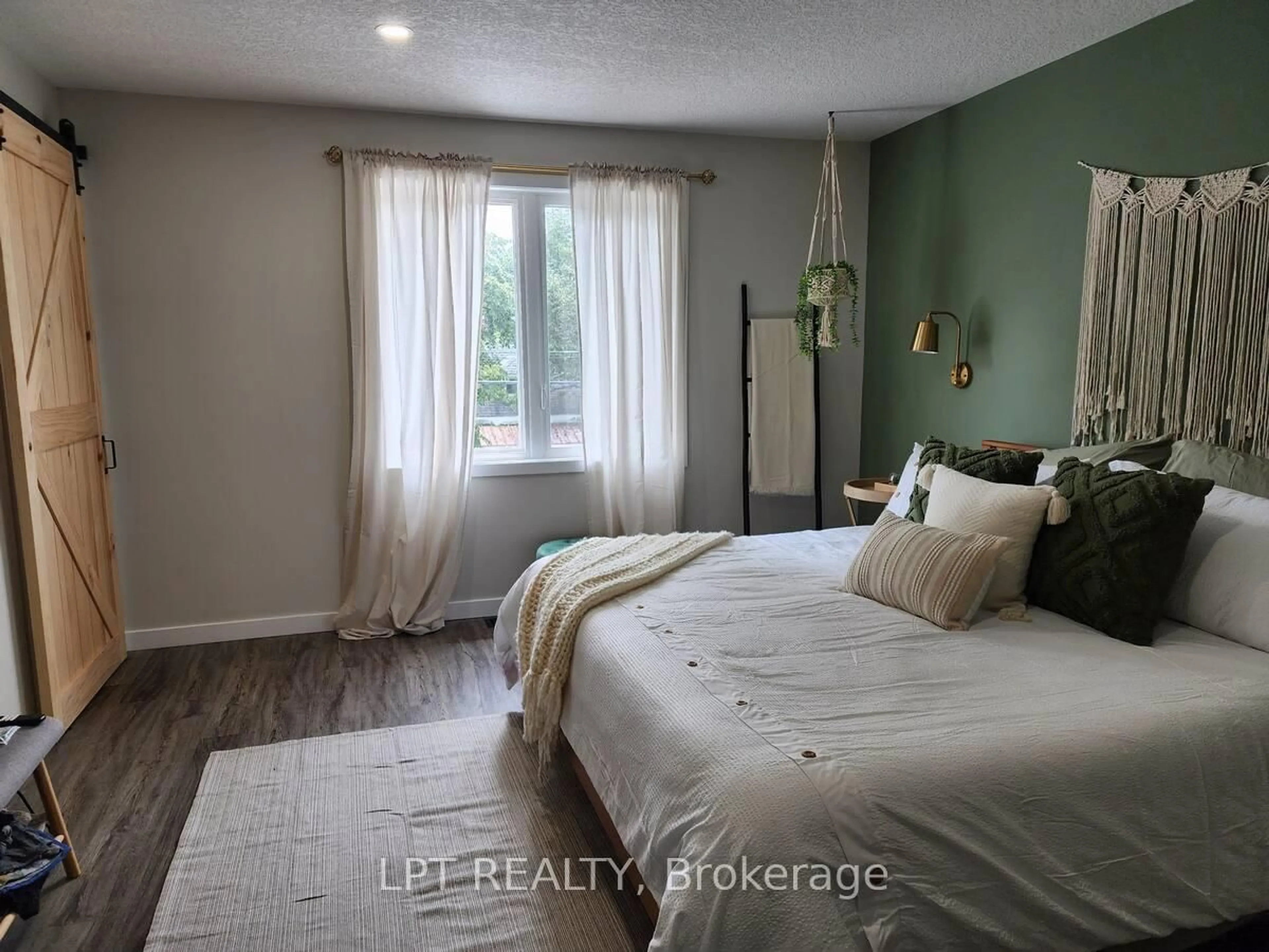Bedroom with bed, unknown for 109 King St, Chatham-Kent Ontario N7M 3N1