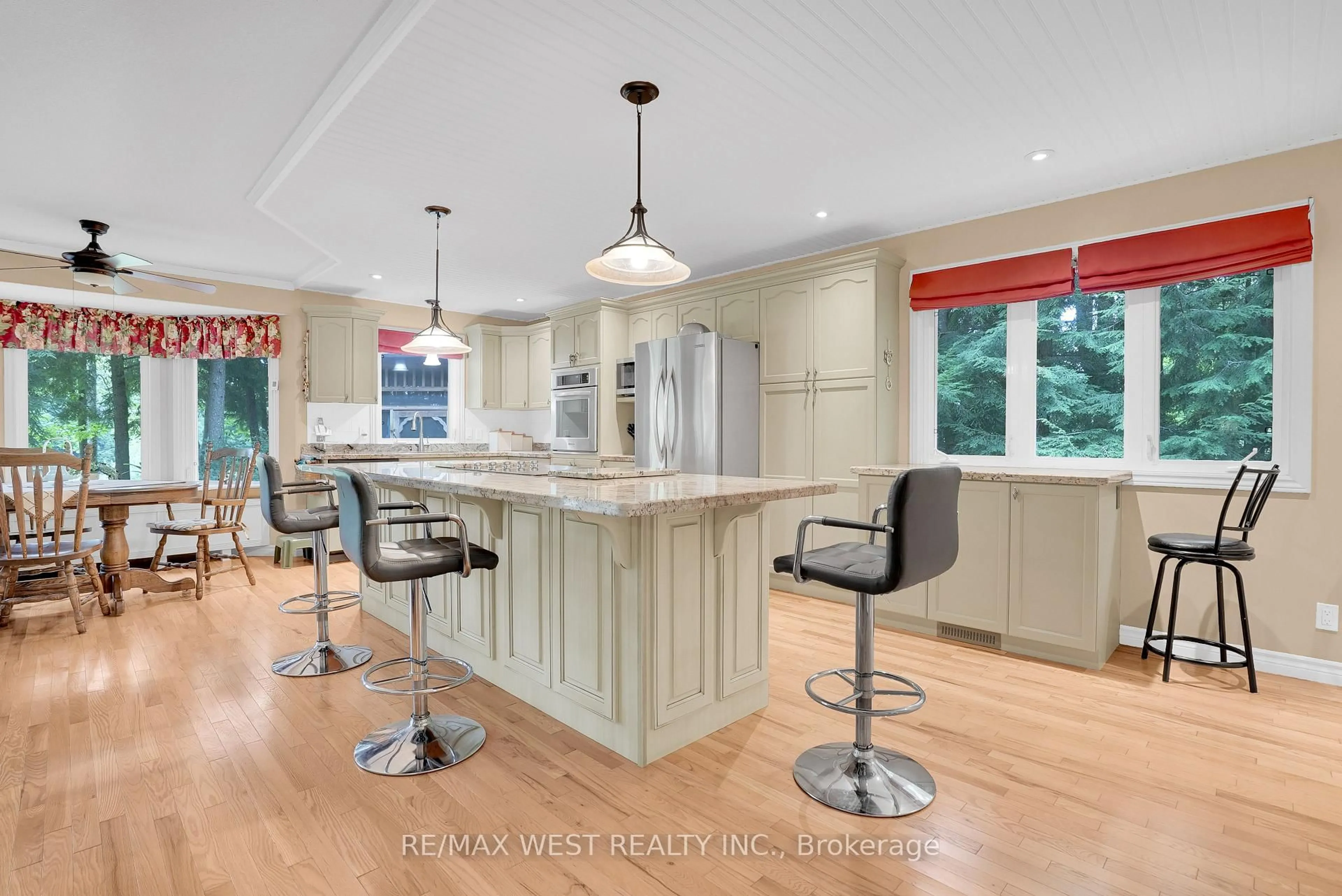 Open concept kitchen, unknown for 20 Deerhurst Highlands Dr, Huntsville Ontario P1H 1B1