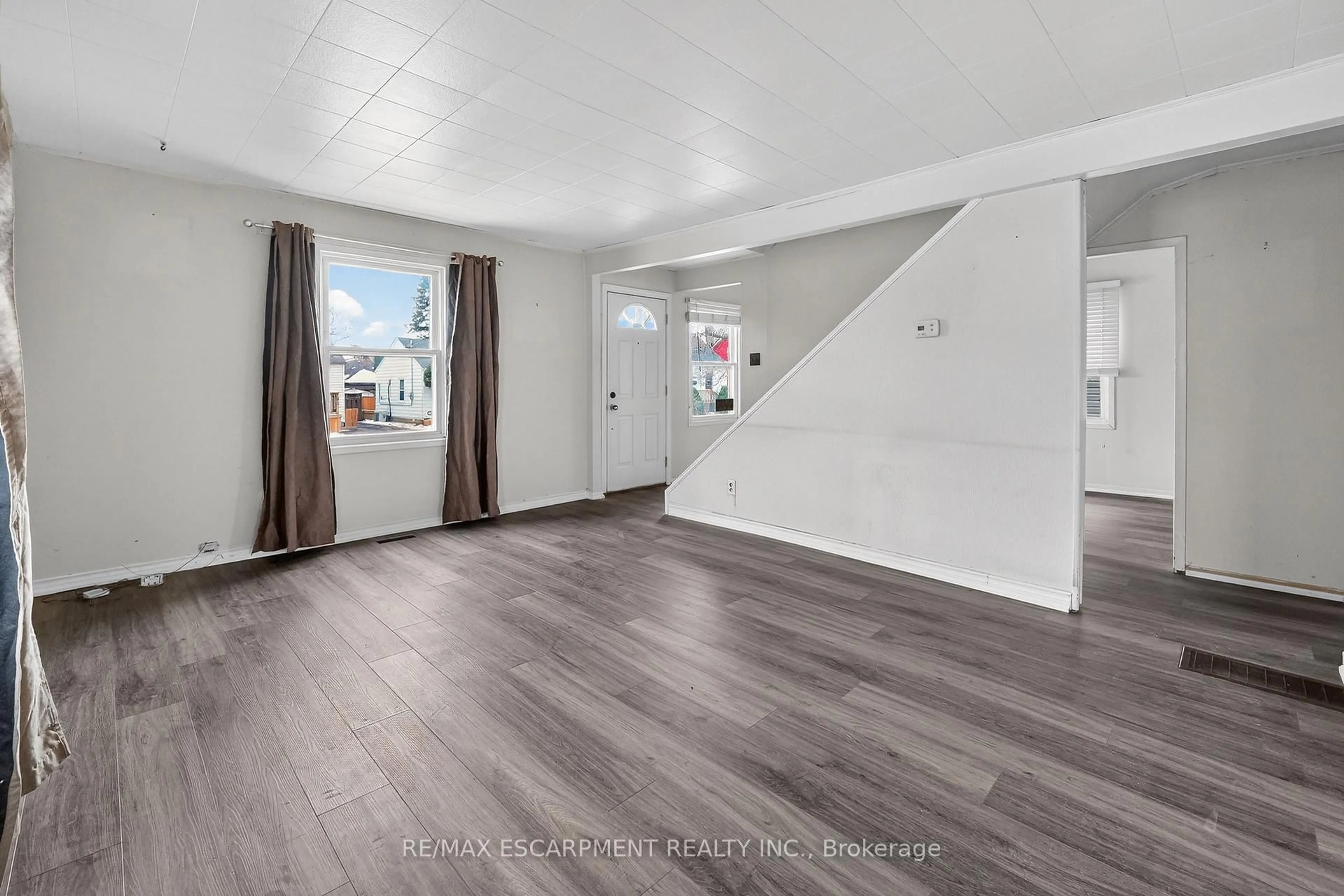 A pic of a room for 85 Grass Ave, St. Catharines Ontario L2R 1T2