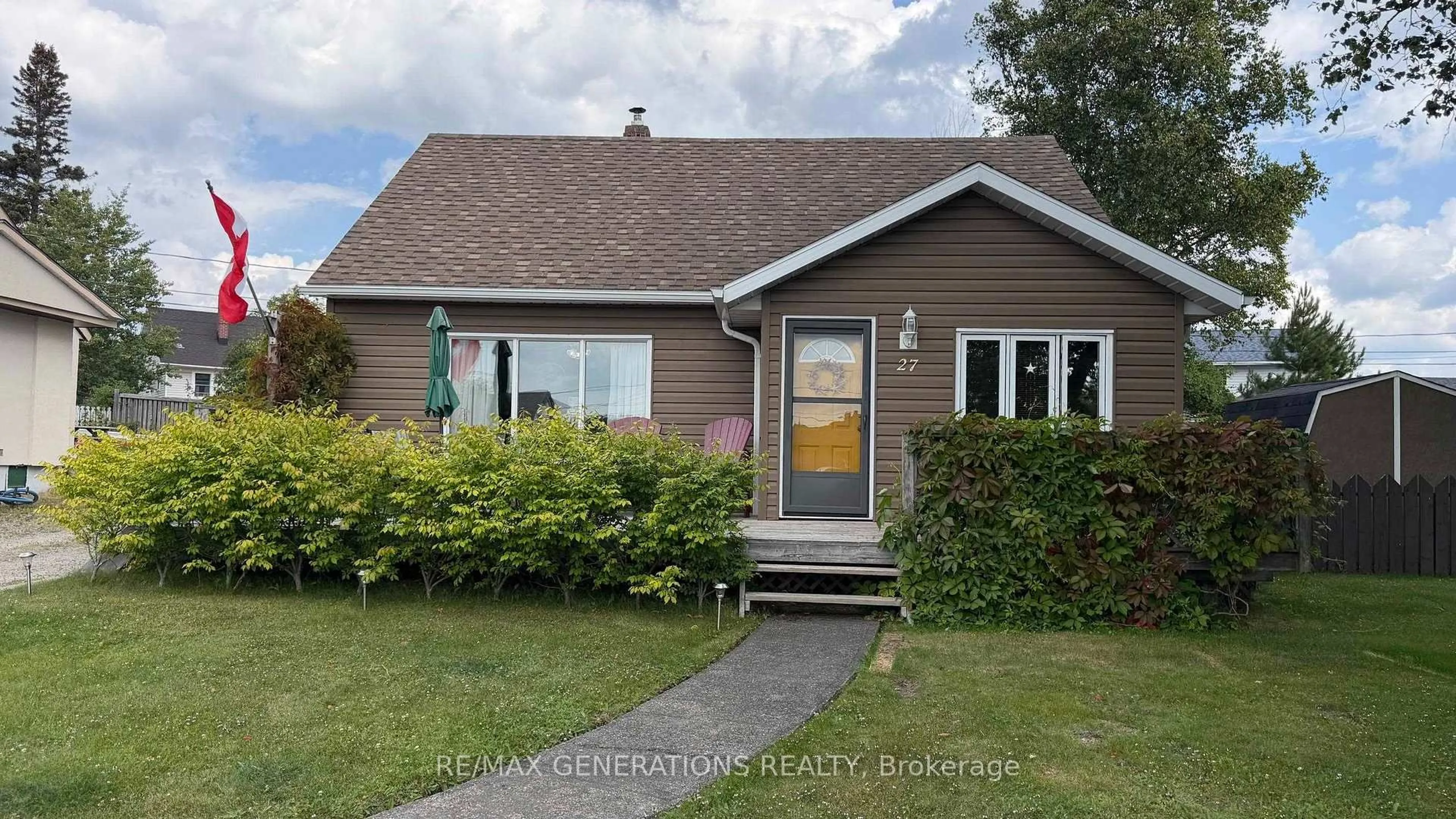 Home with vinyl exterior material, street for 27 SUPERIOR Ave, Terrace Bay Ontario P0T 2W0