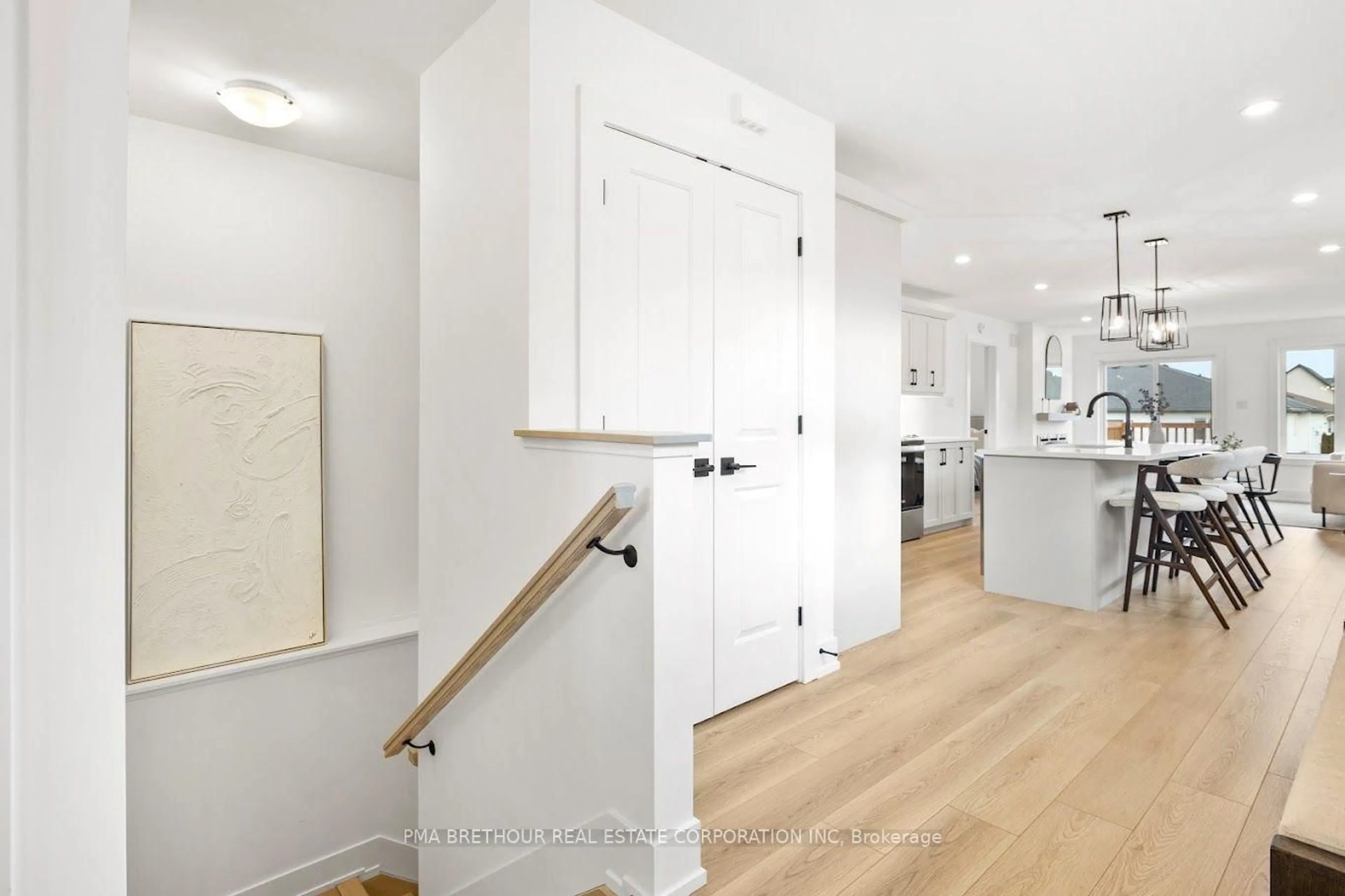 Indoor entryway for 1026 St. John St, Merrickville-Wolford Ontario K0G 1N0
