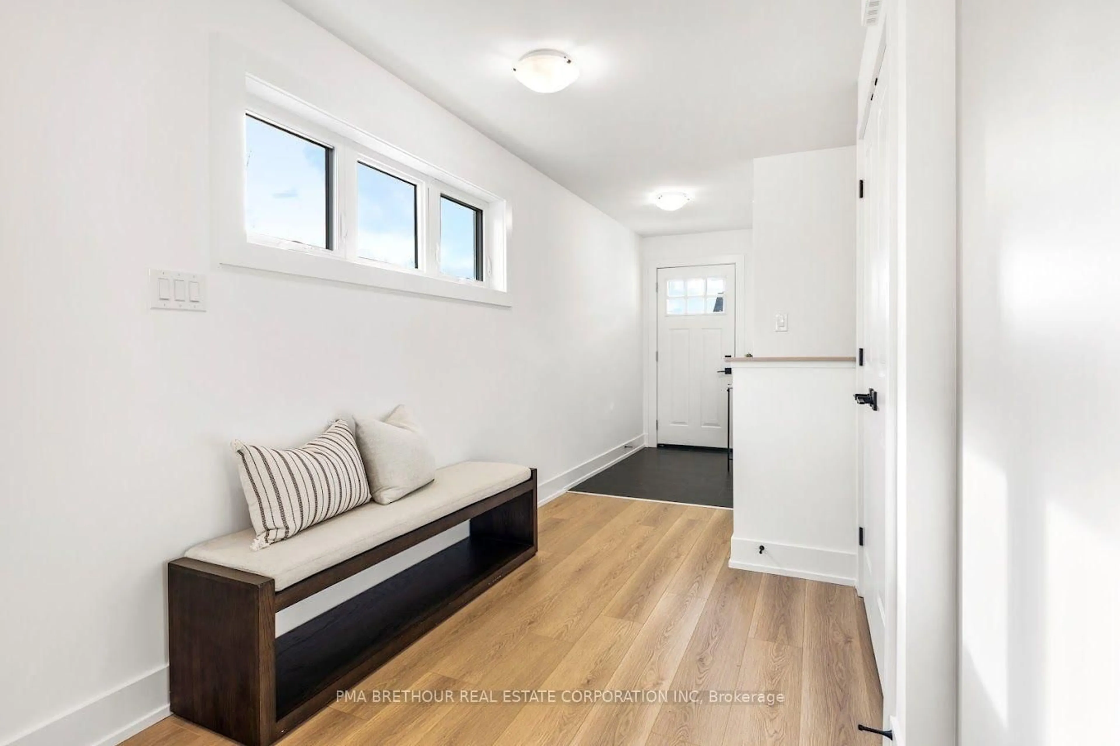Indoor entryway for 1026 St. John St, Merrickville-Wolford Ontario K0G 1N0