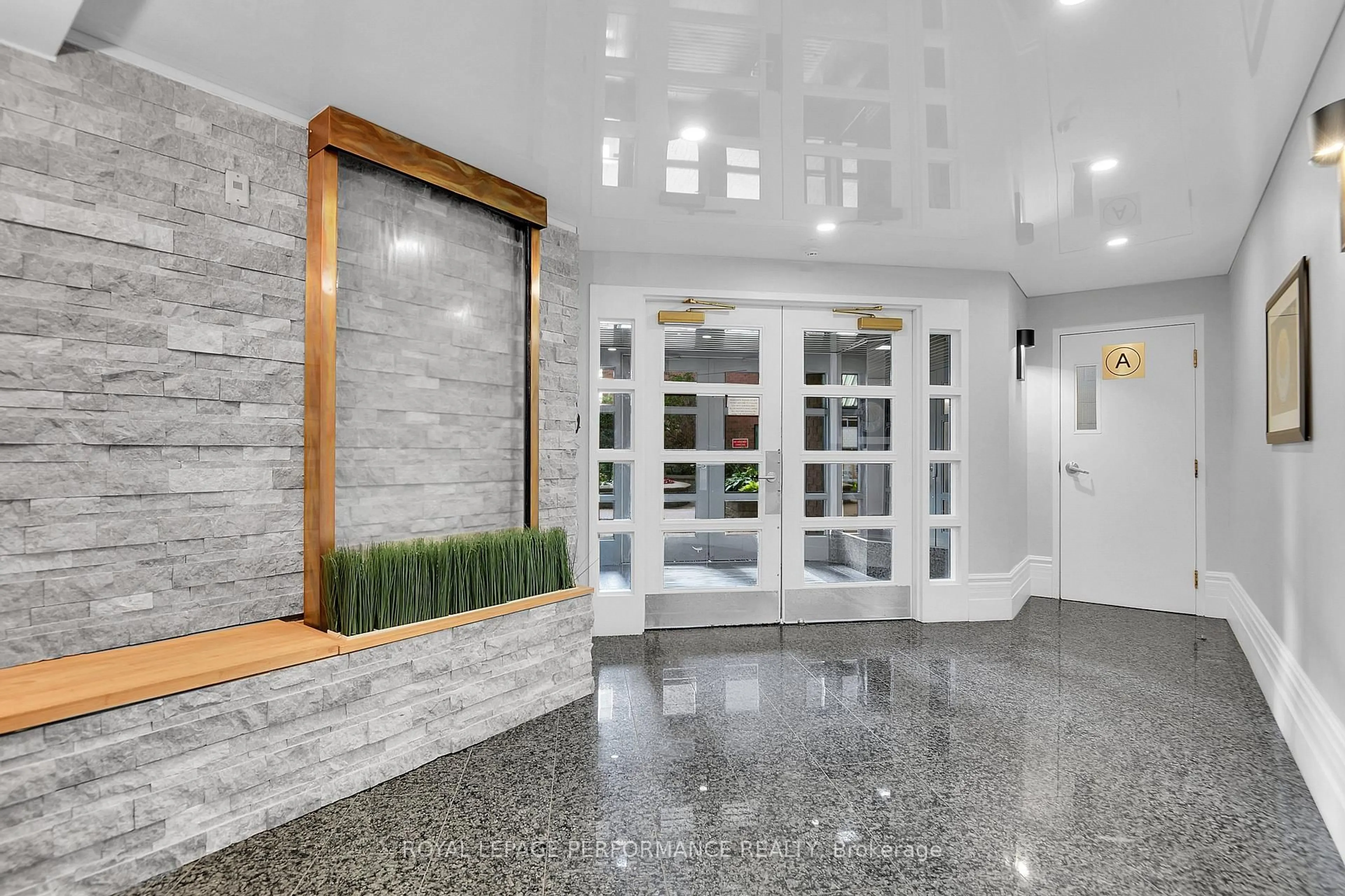 Indoor foyer for 540 Cambridge Street South St #408, Ottawa Ontario K1S 5N3