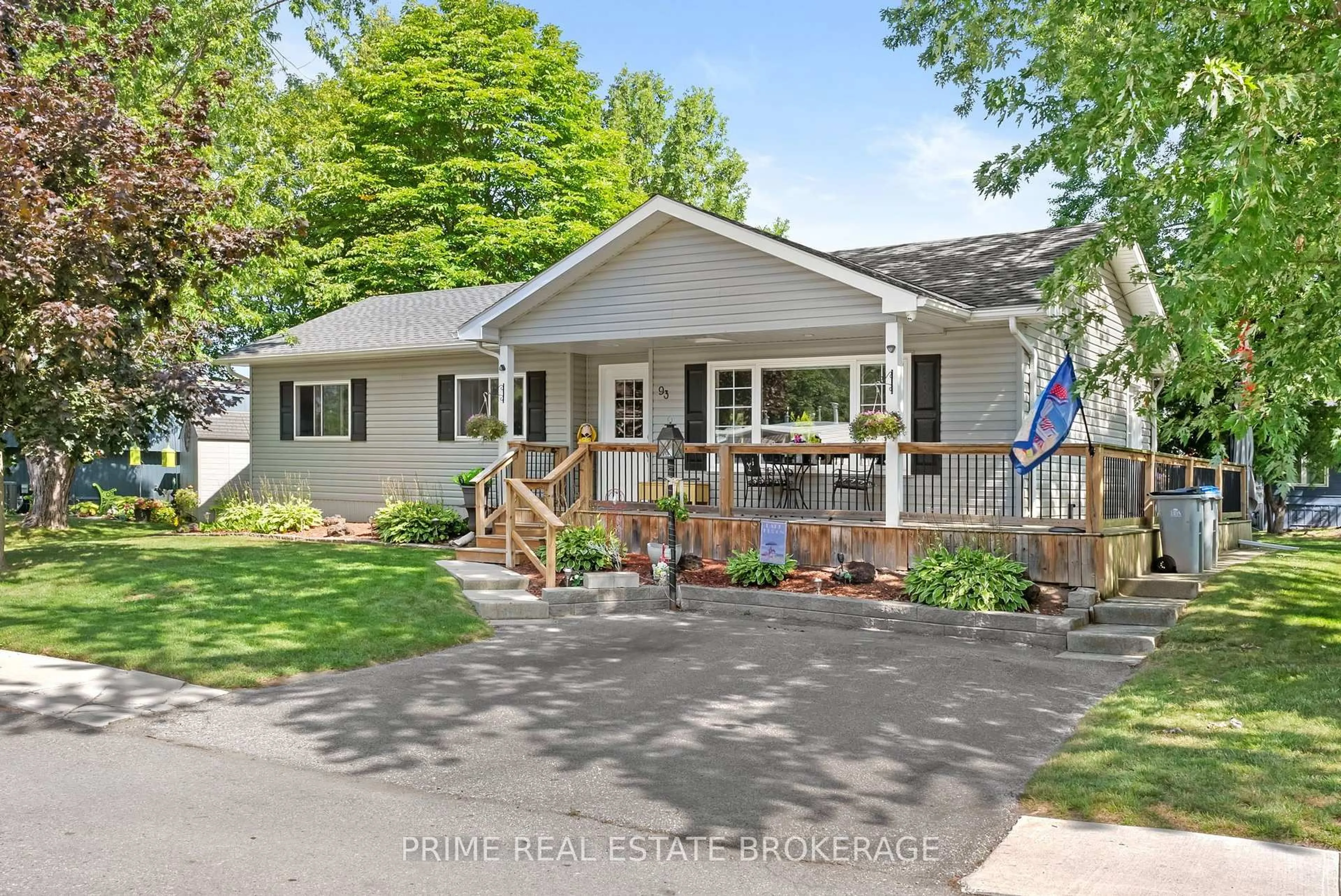 Home with vinyl exterior material, street for 93 Shannon Blvd, South Huron Ontario N0M 1T0