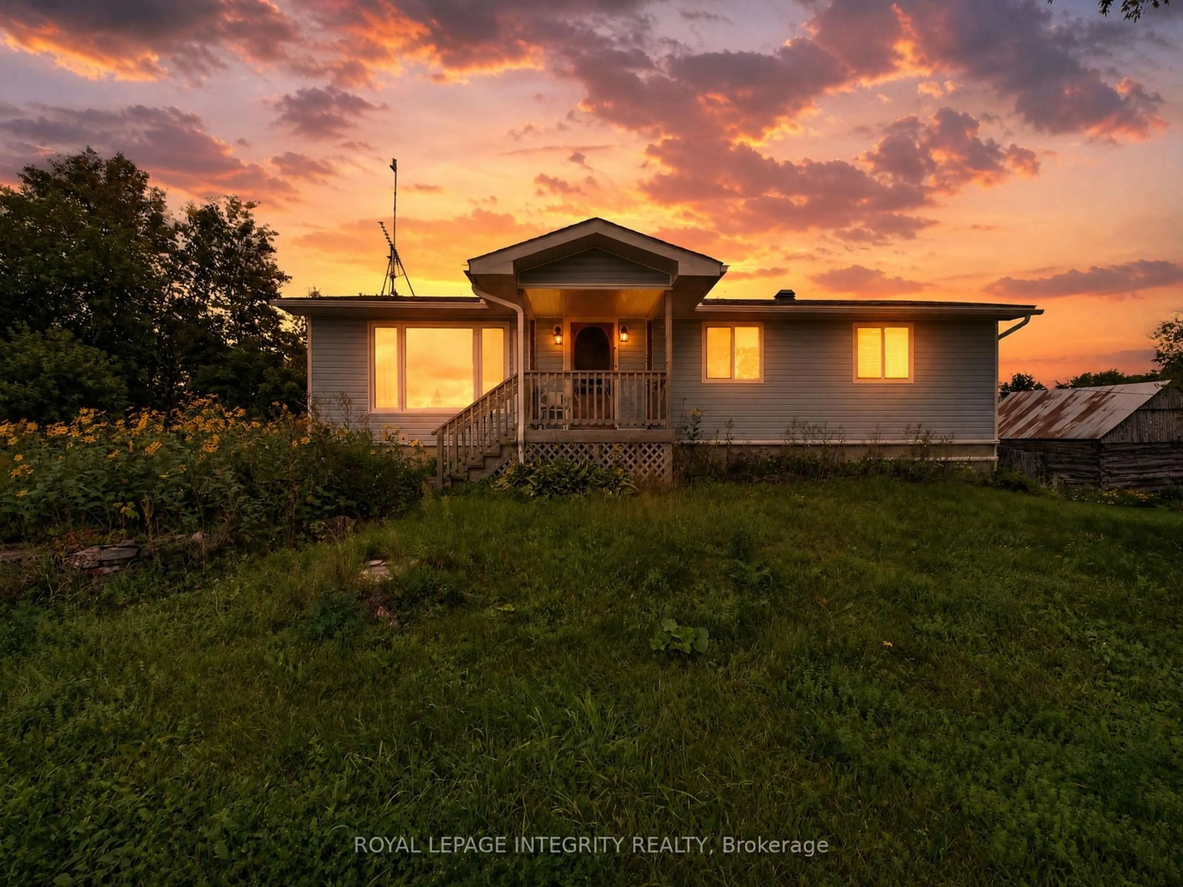 A pic from outside/outdoor area/front of a property/back of a property/a pic from drone, building for 2063 Dwyer Hill Rd, Ashton Ontario K0A 1B0