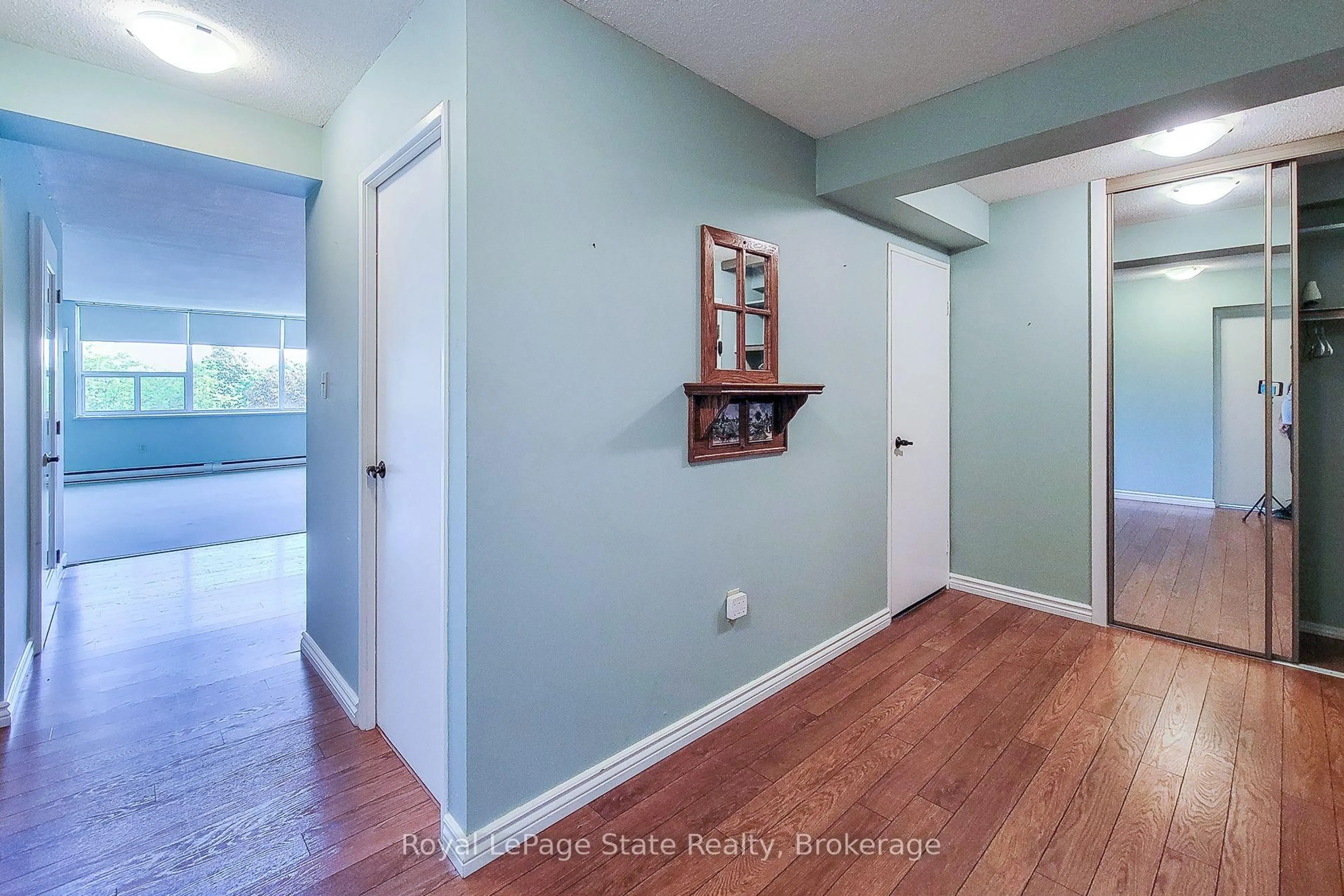 Indoor entryway for 28 Robinson St #405, Grimsby Ontario L3M 3C9