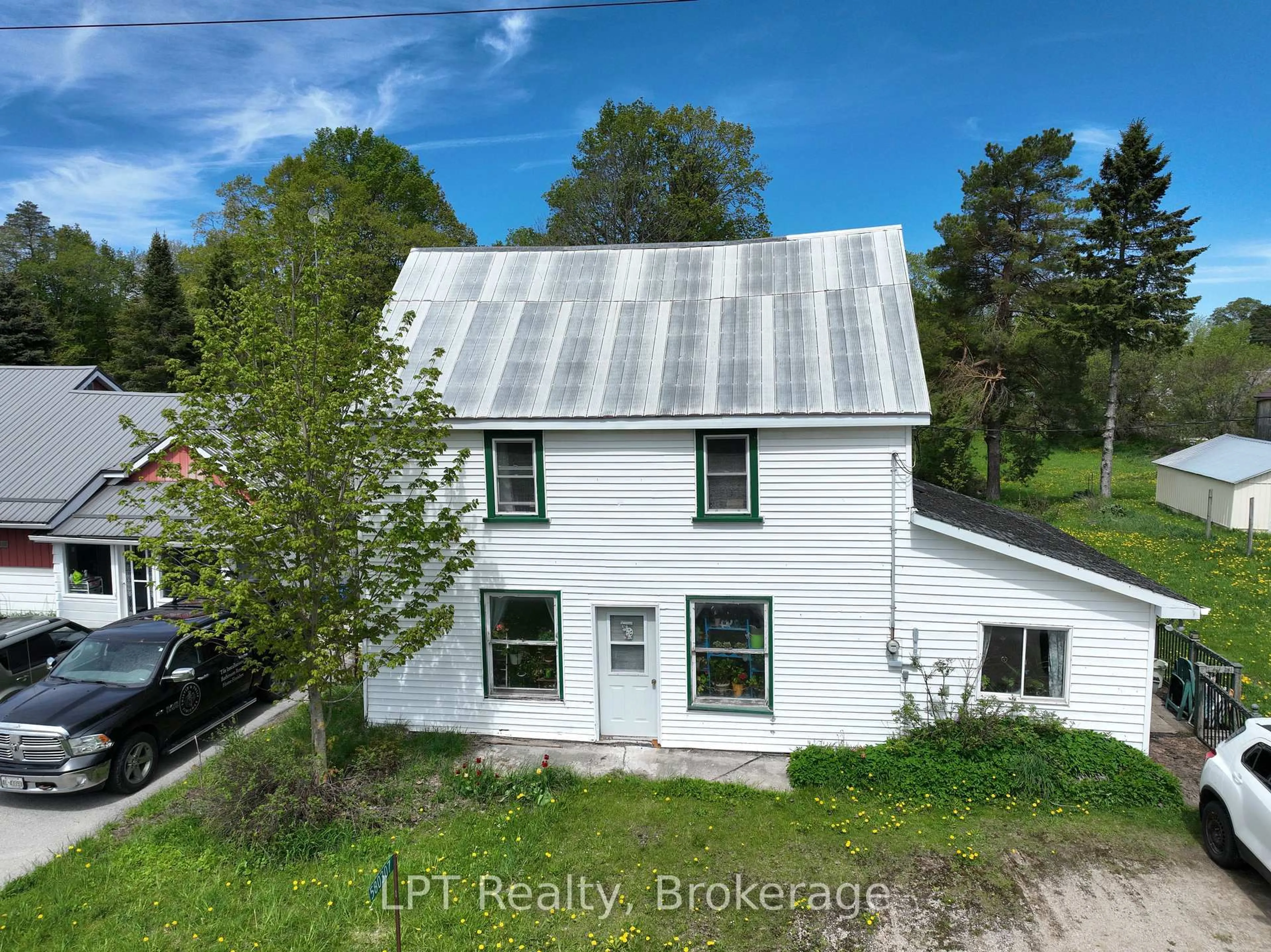 A pic from outside/outdoor area/front of a property/back of a property/a pic from drone, building for 580307 Sideroad 60, Chatsworth Ontario N0H 1C0