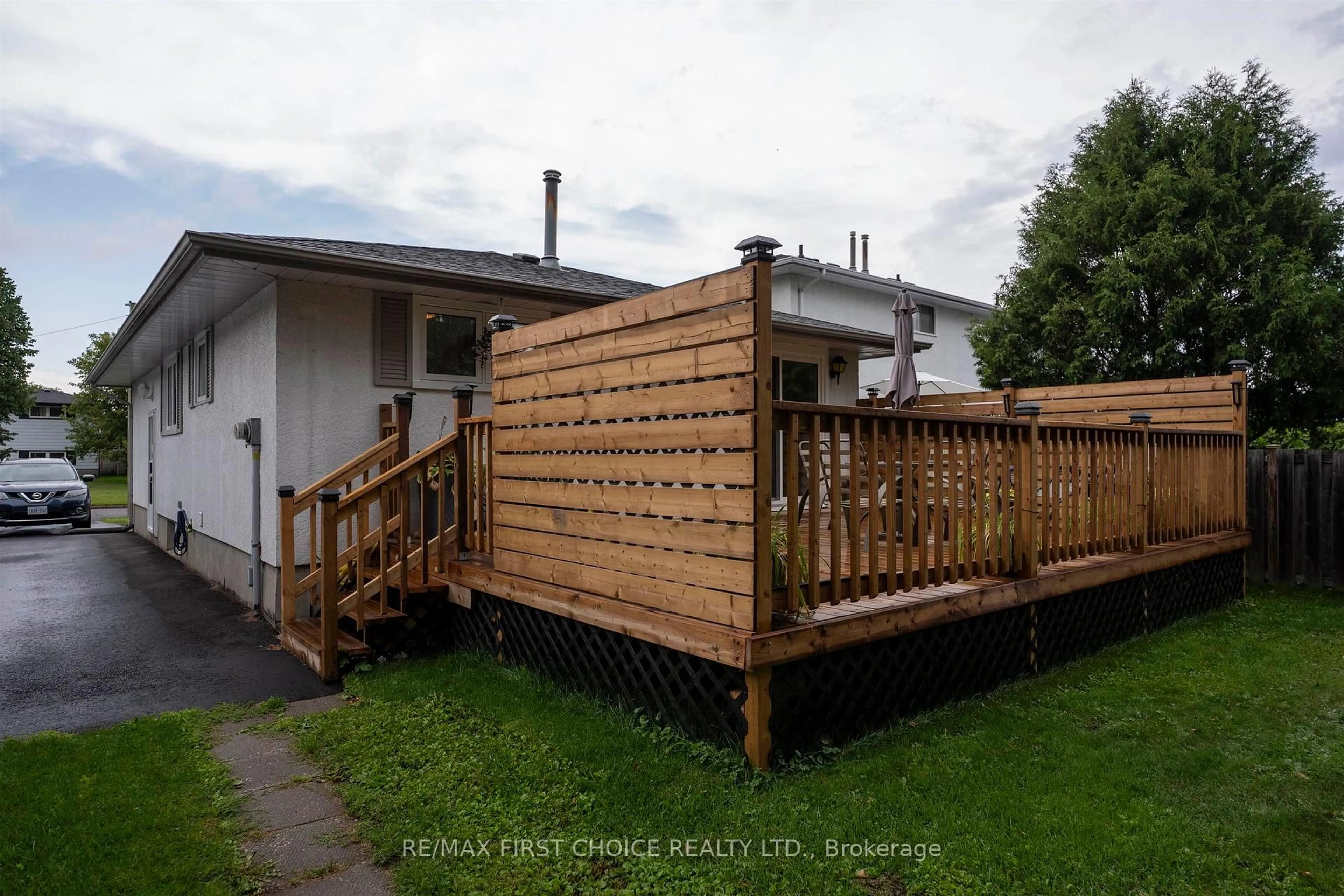 Patio, street for 422 Simon Fraser Dr, Thunder Bay Ontario P7C 4Z8