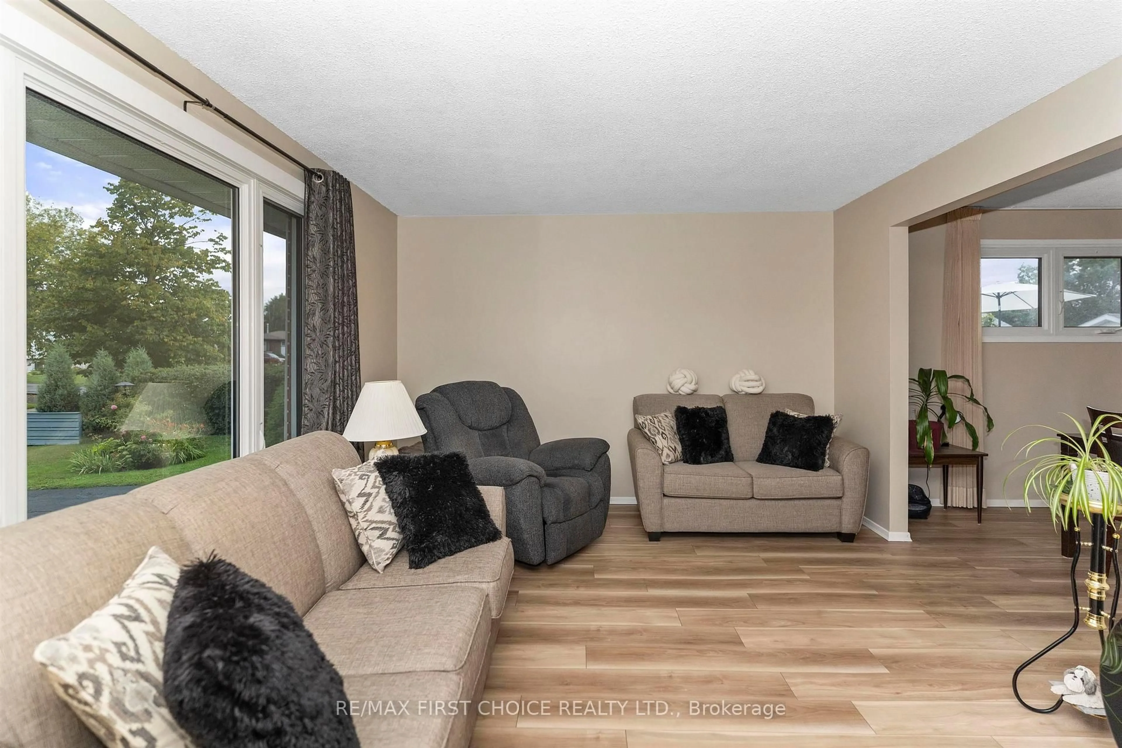 Living room with furniture, wood/laminate floor for 422 Simon Fraser Dr, Thunder Bay Ontario P7C 4Z8