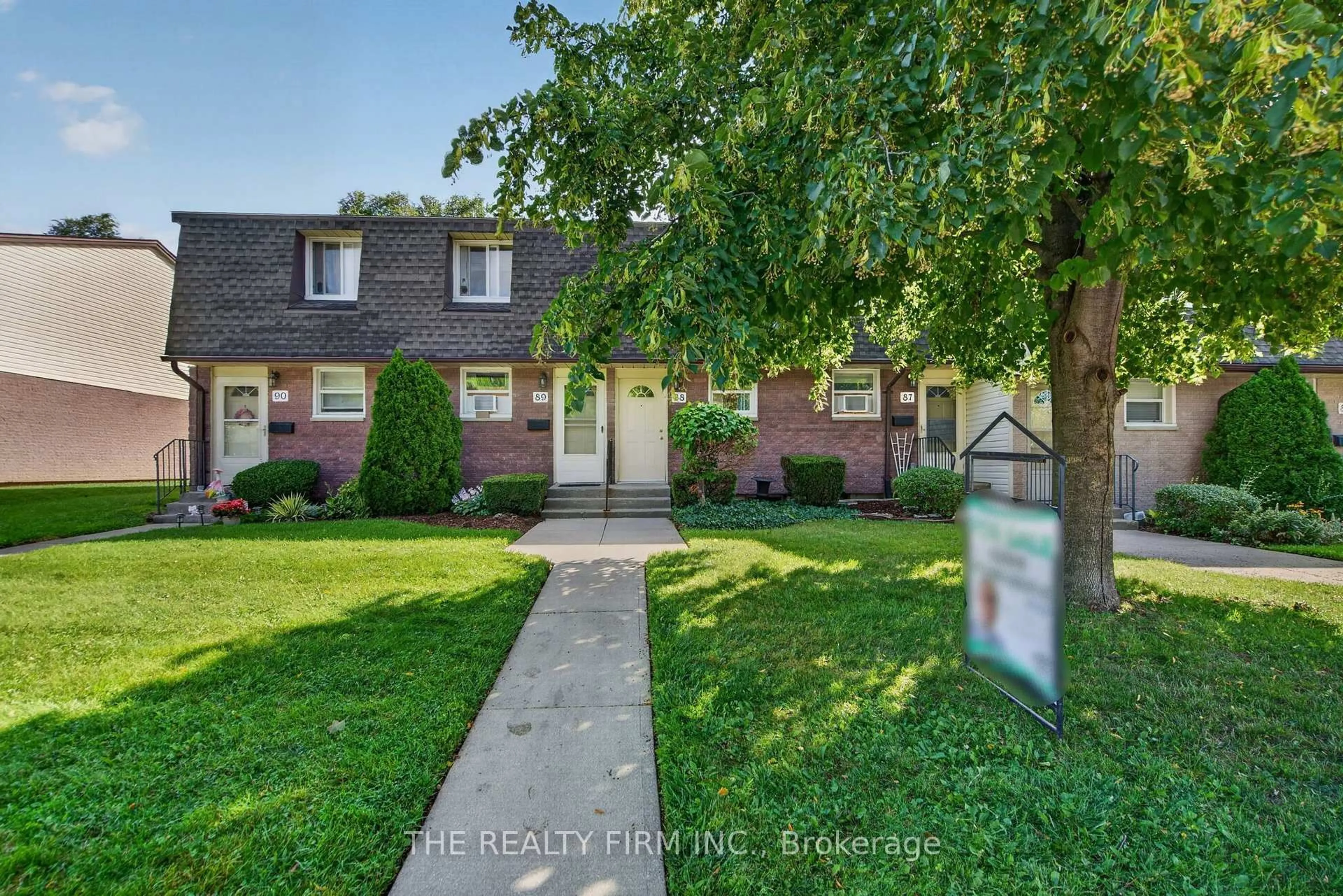 A pic from outside/outdoor area/front of a property/back of a property/a pic from drone, street for 1919 Trafalgar St #88, London East Ontario N5V 1A1